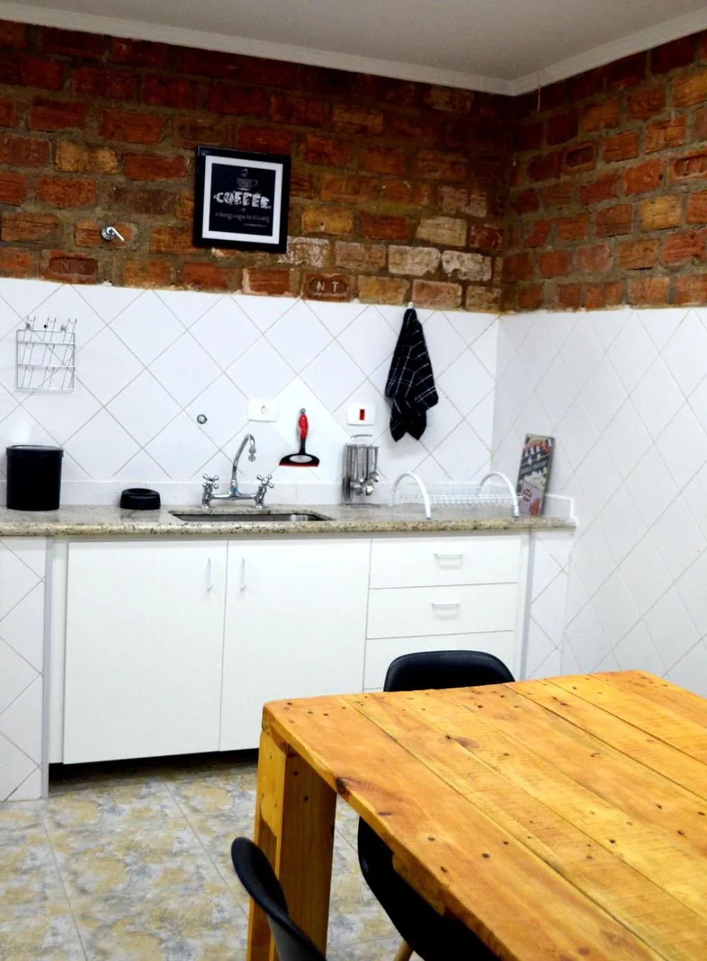 Kitchen or kitchenette in Visto Hostel