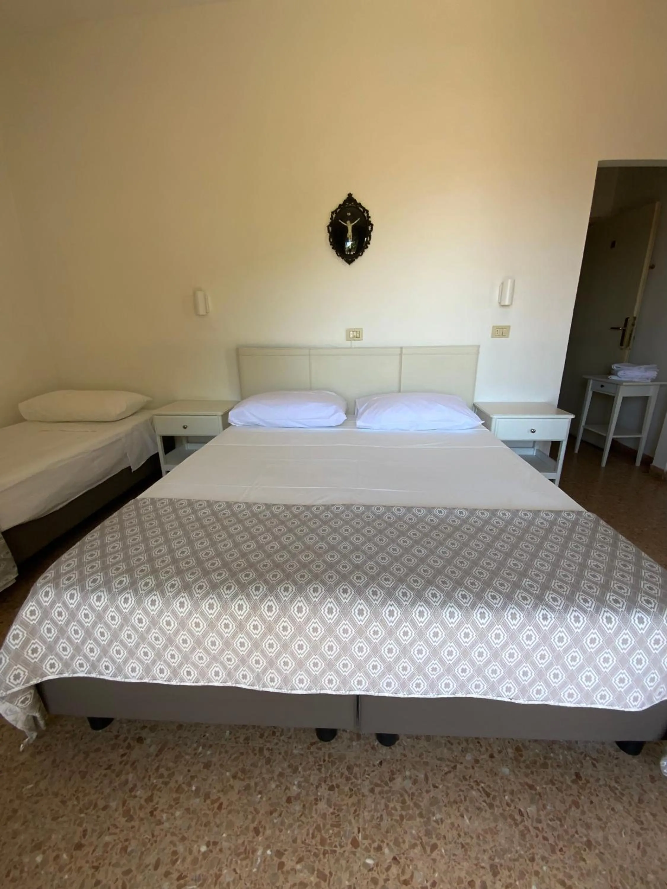 Bed in Hotel Naviglio