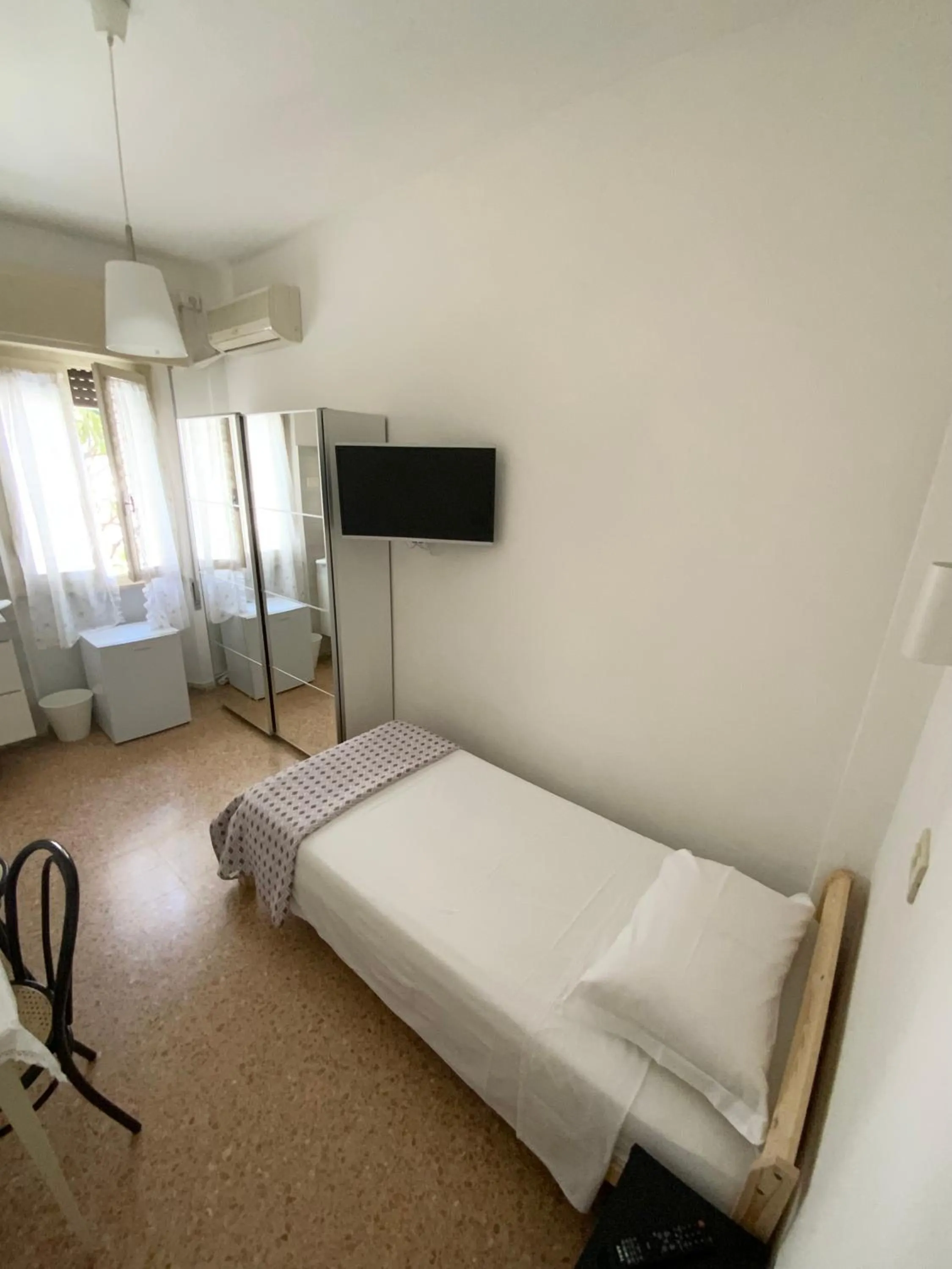 Bed in Hotel Naviglio