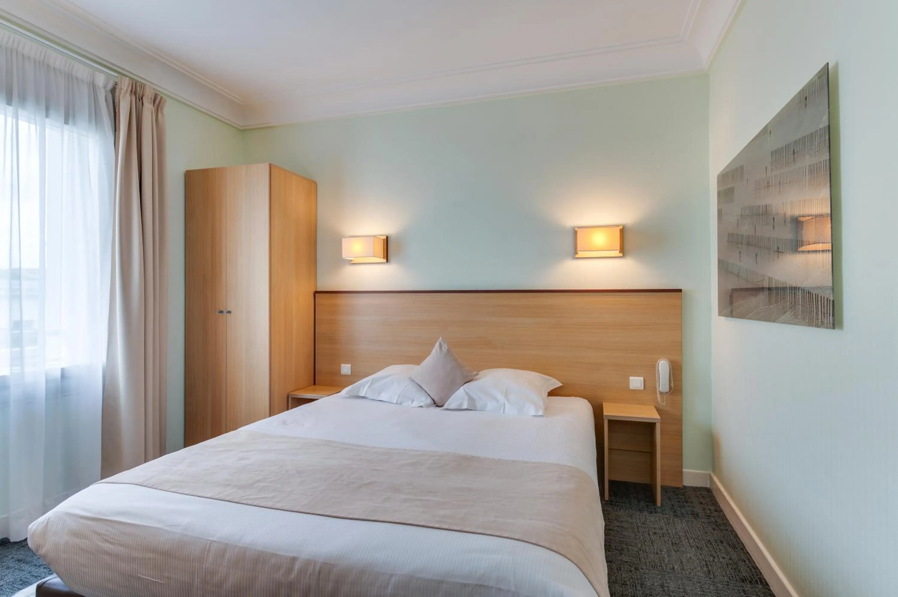 Bedroom, Bed in Brit Hôtel Confort Cléria Lorient Centre