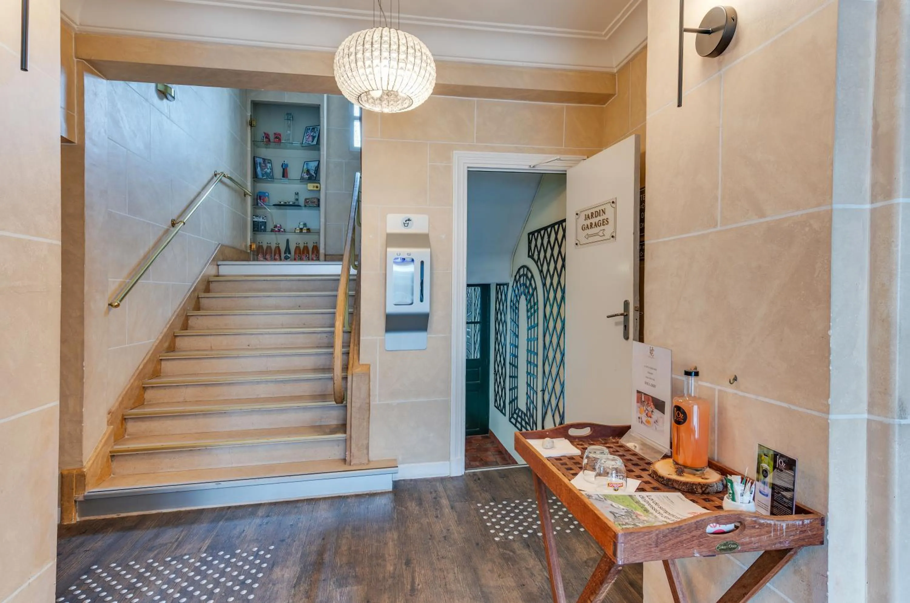 Lobby or reception in Brit Hôtel Confort Cléria Lorient Centre