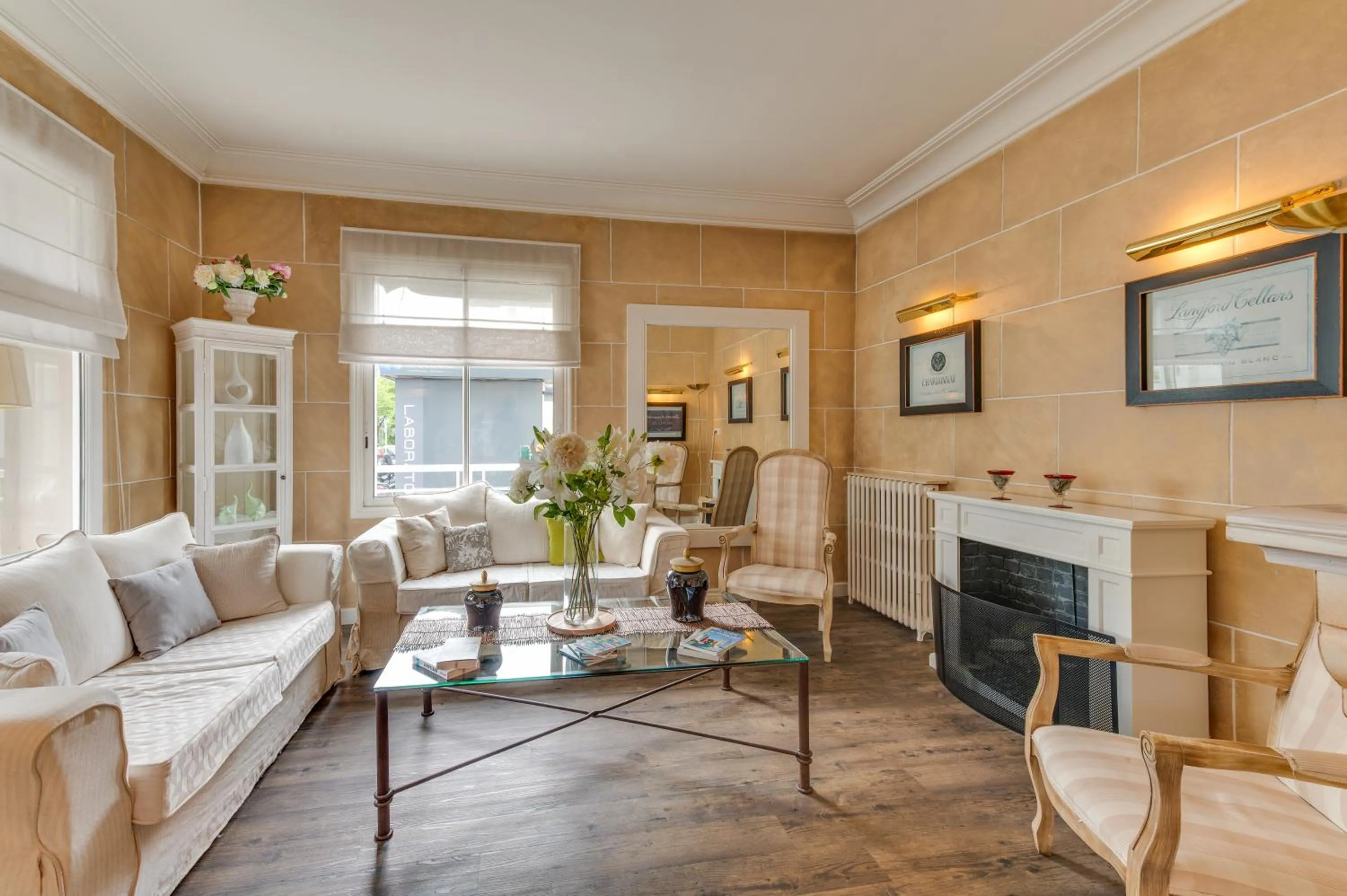 Living room in Brit Hôtel Confort Cléria Lorient Centre