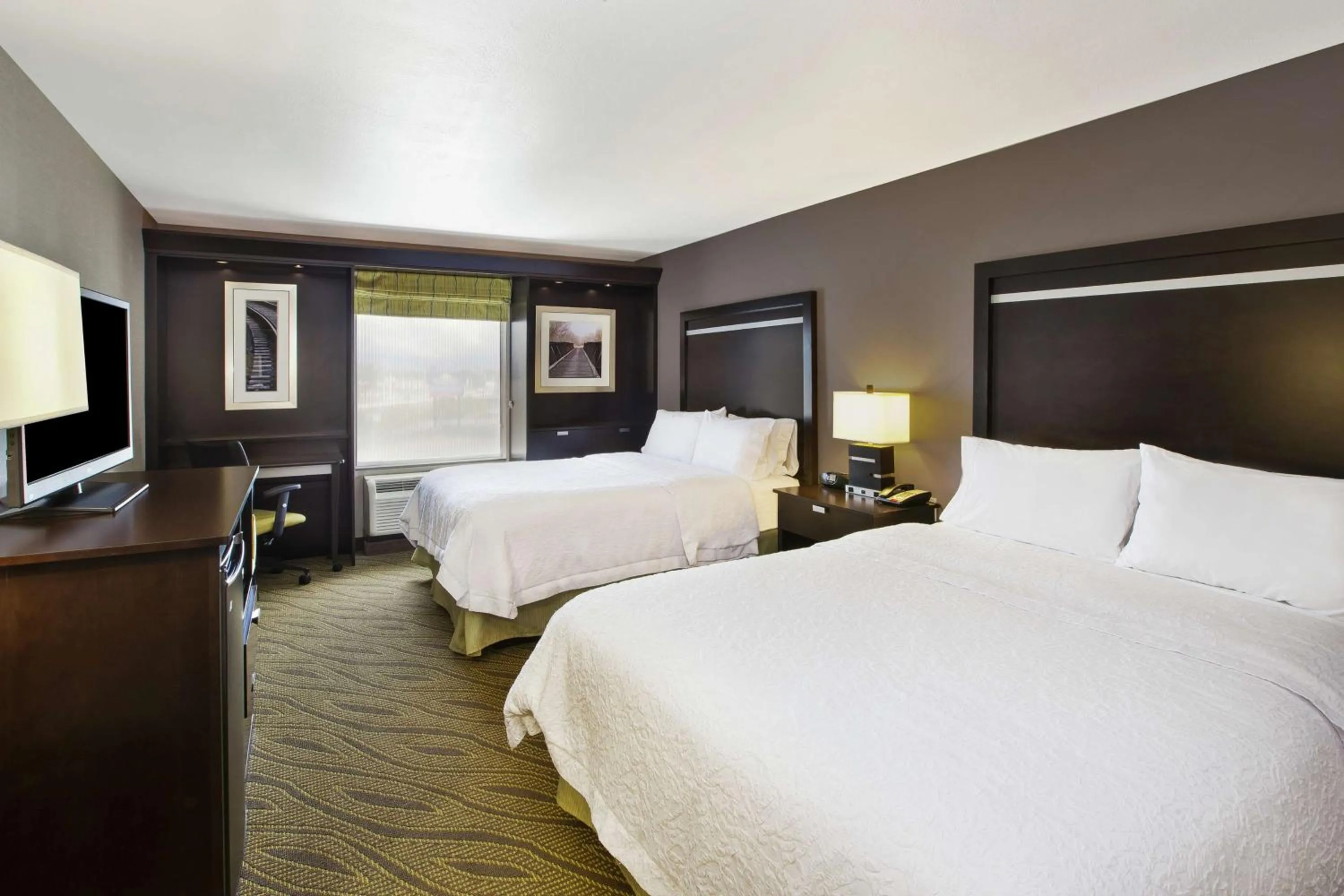 Bedroom, Bed in Hampton Inn & Suites - Elyria