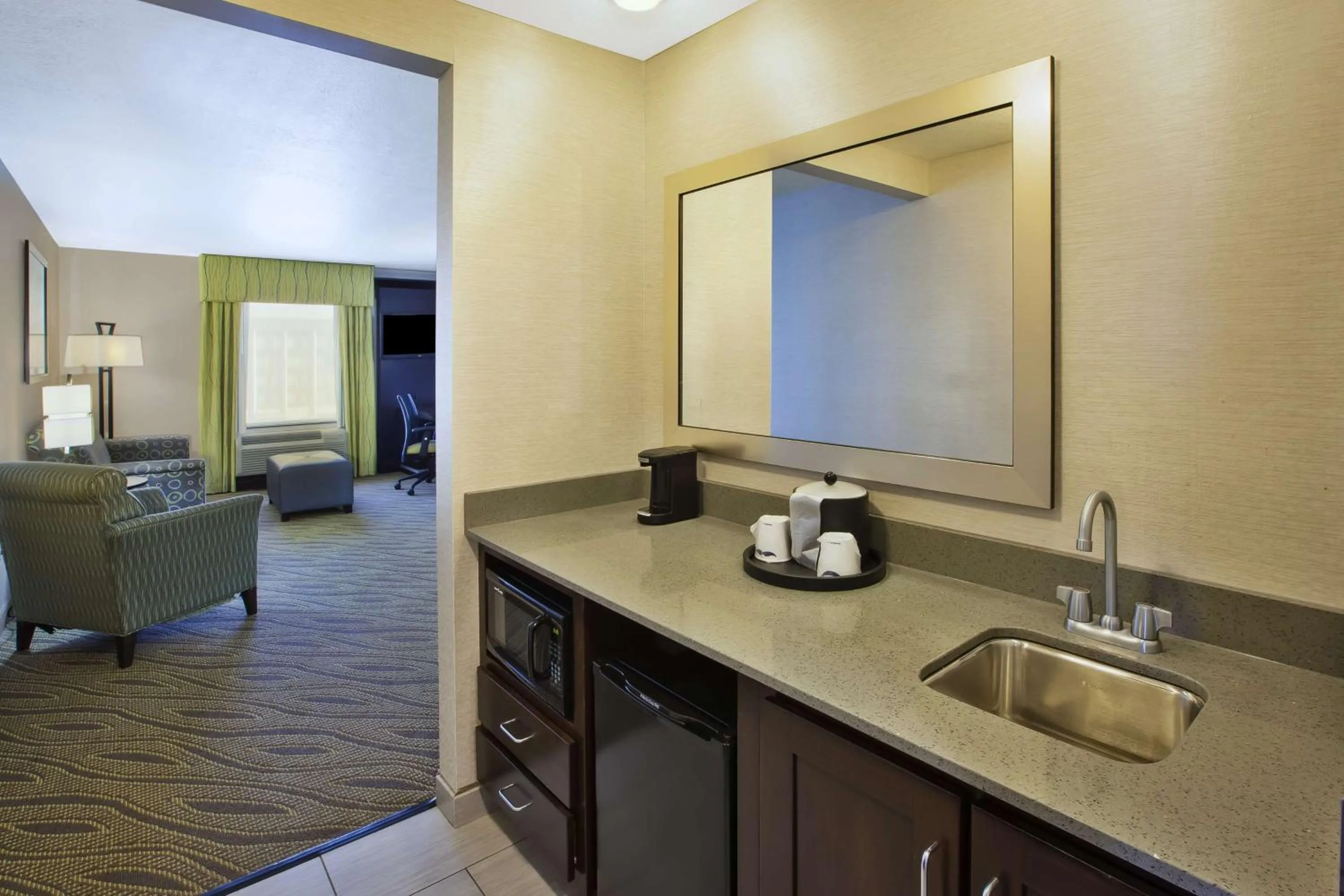 Bedroom in Hampton Inn & Suites - Elyria