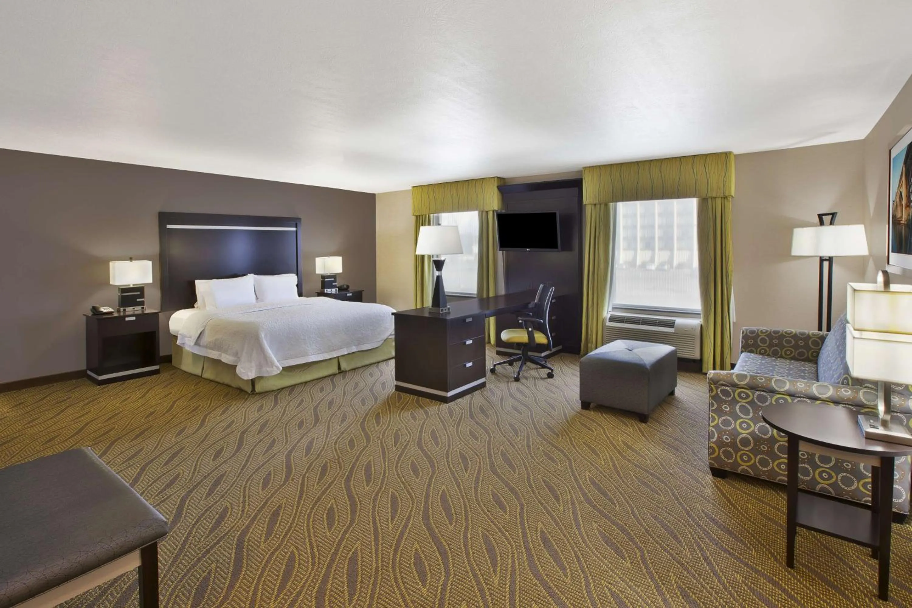 Bedroom, Bed in Hampton Inn & Suites - Elyria