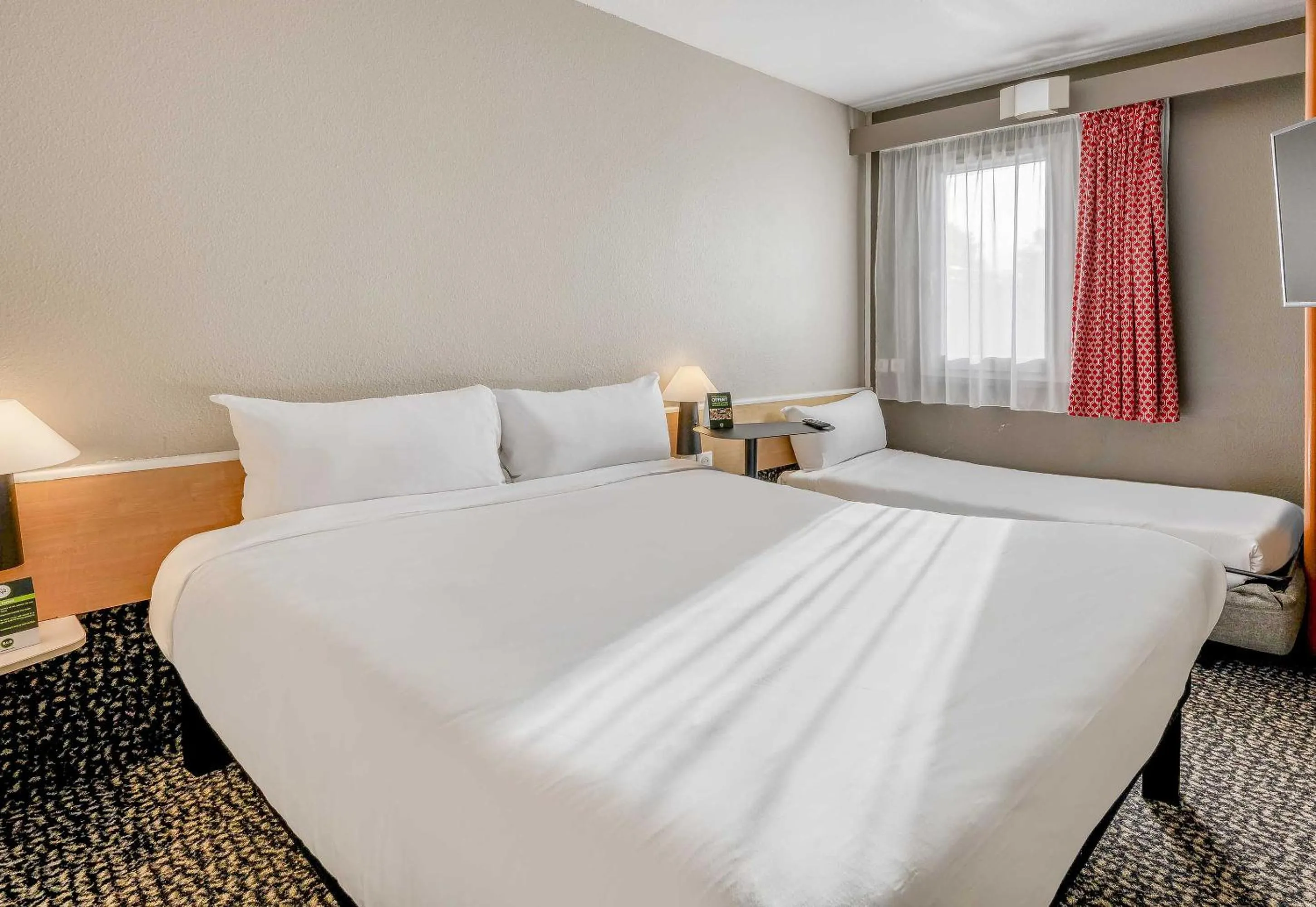 Bed in ibis Bordeaux Mérignac