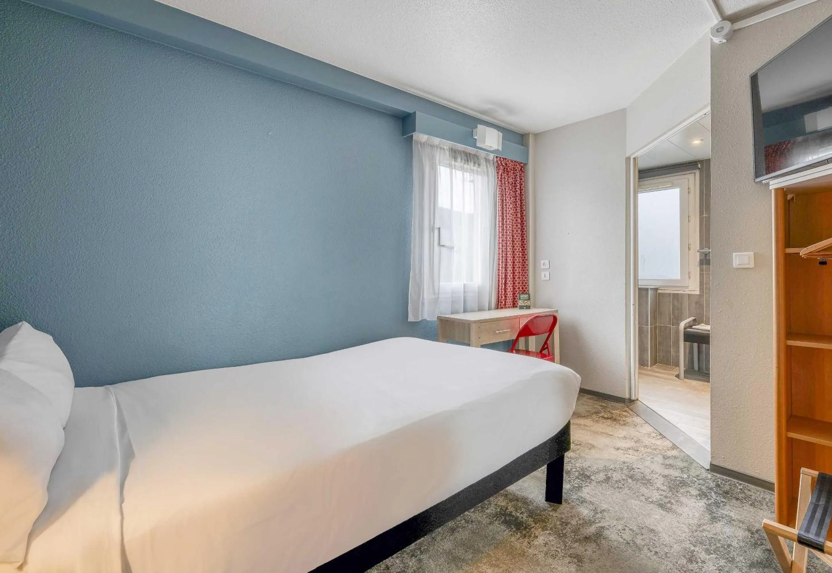 Bed in ibis Bordeaux Mérignac