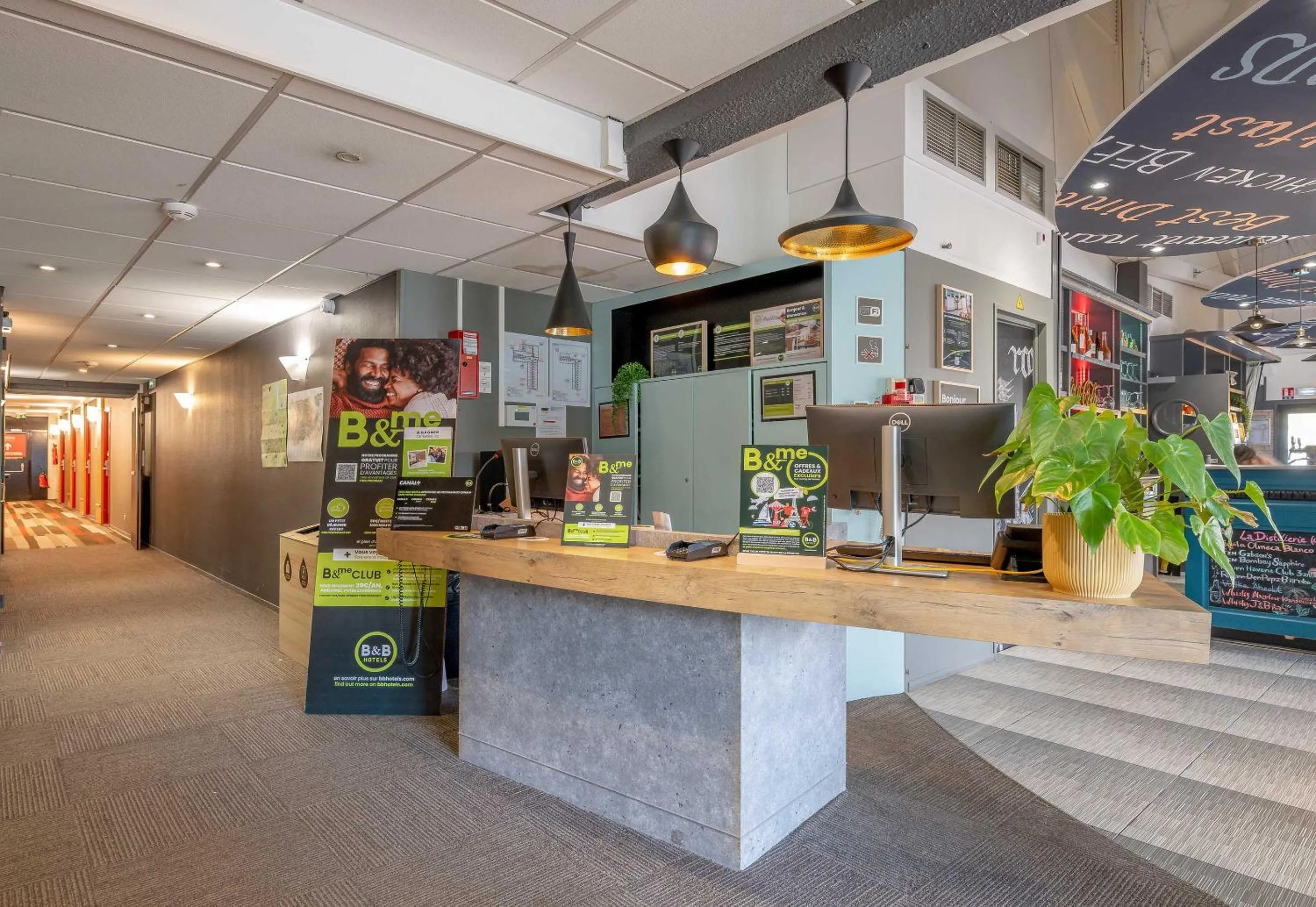 Lounge or bar in ibis Bordeaux Mérignac