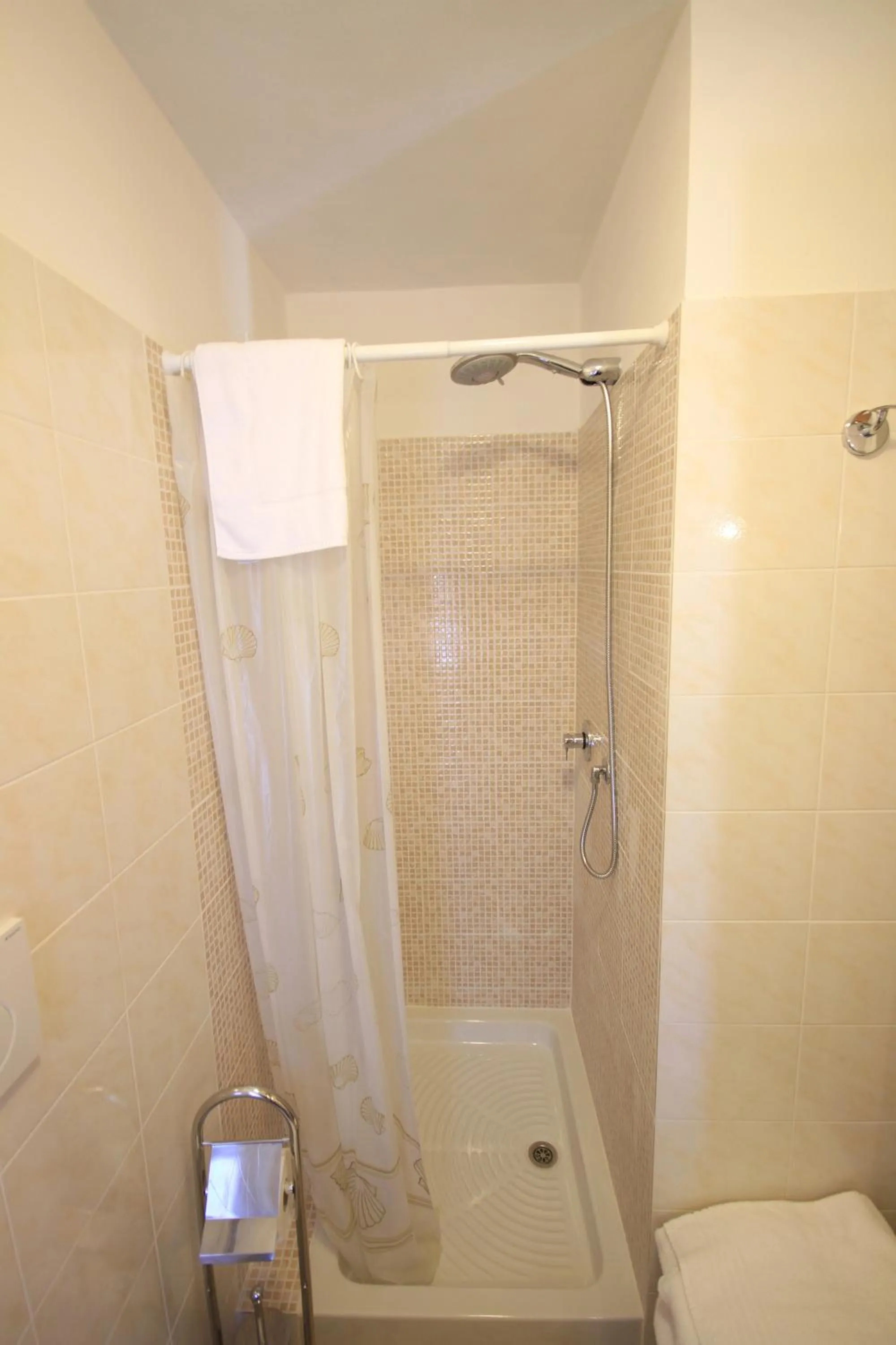 Shower in Albergo Villa Gradita