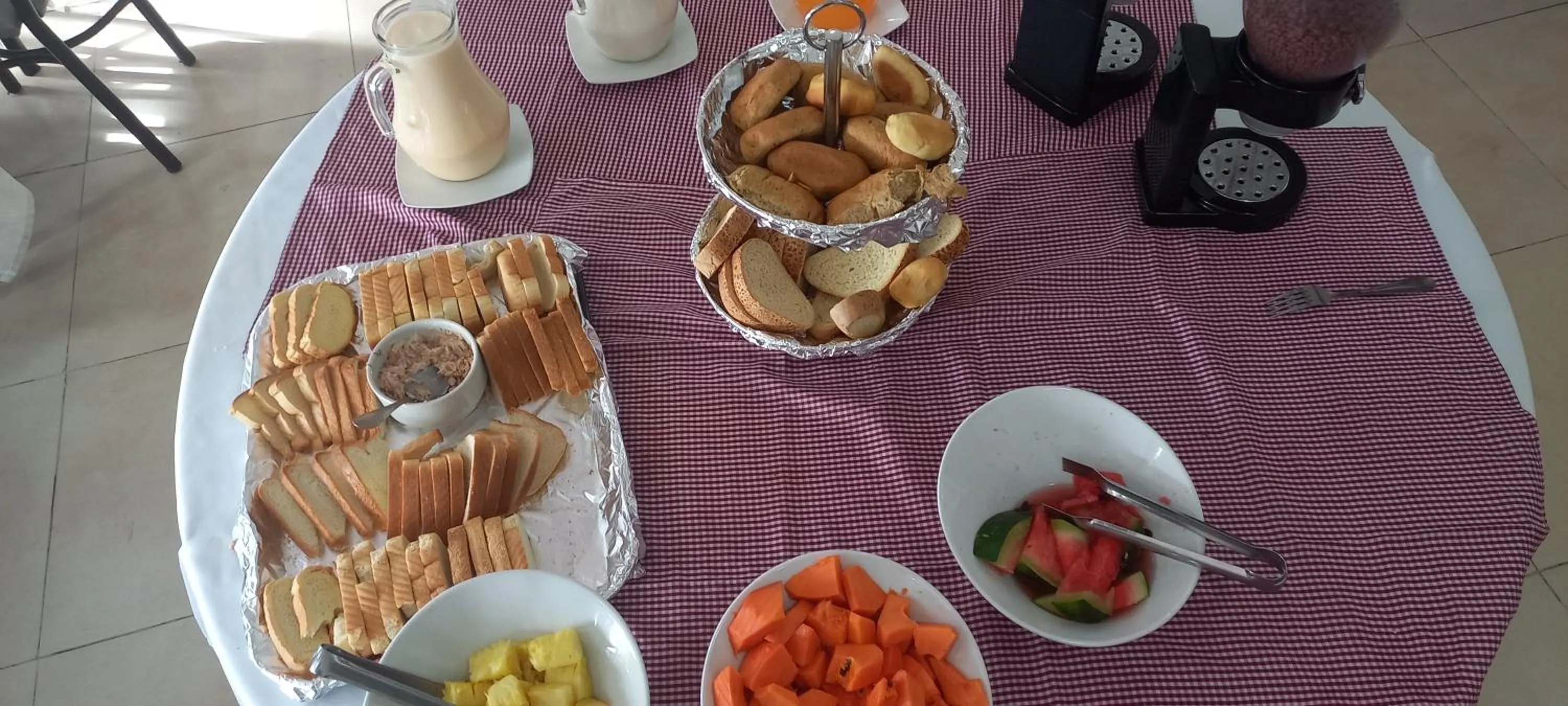 Breakfast in Hotel Splendor by Friends Company