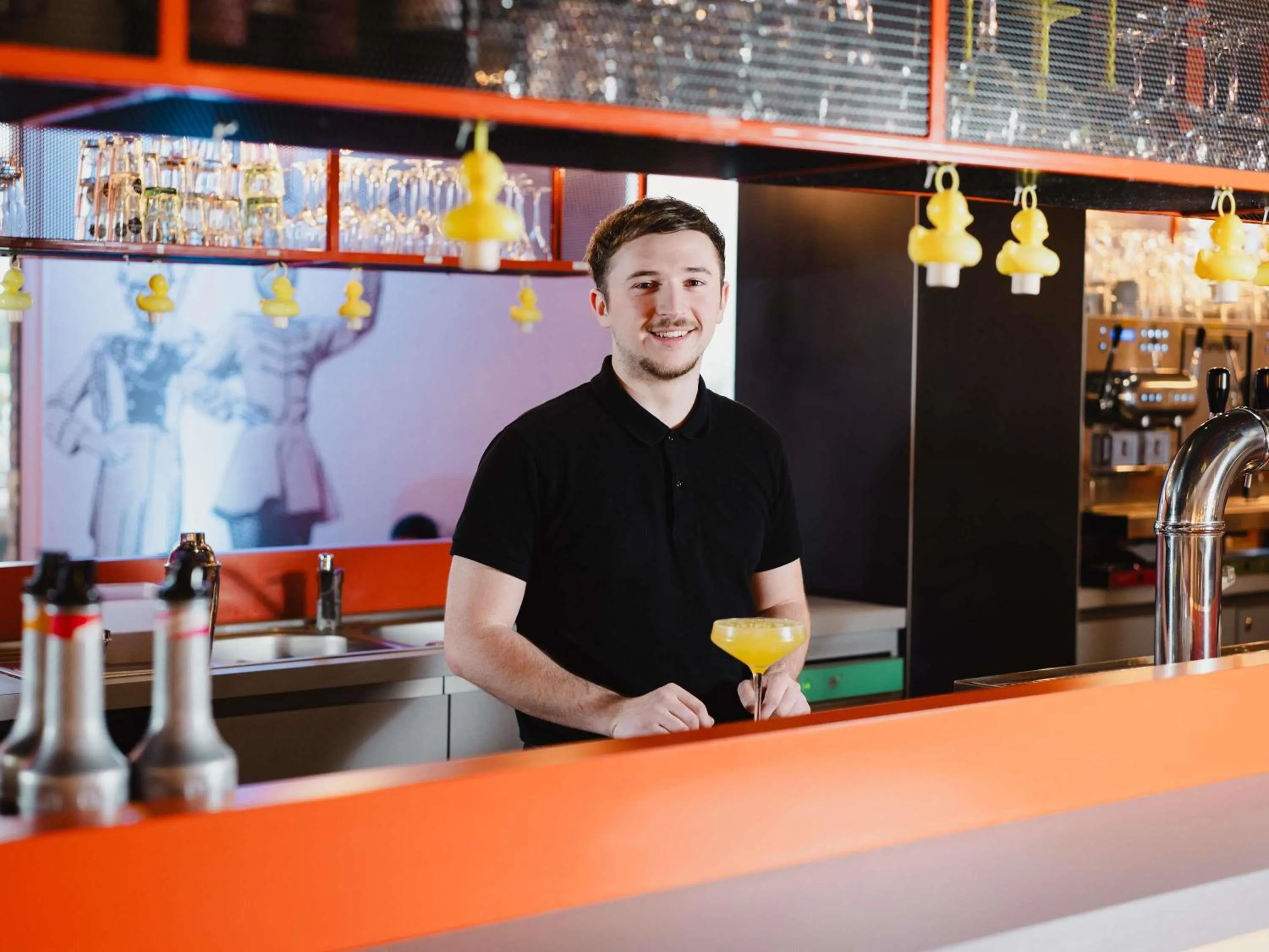 Lounge or bar in Hôtel Mercure Lille Aéroport