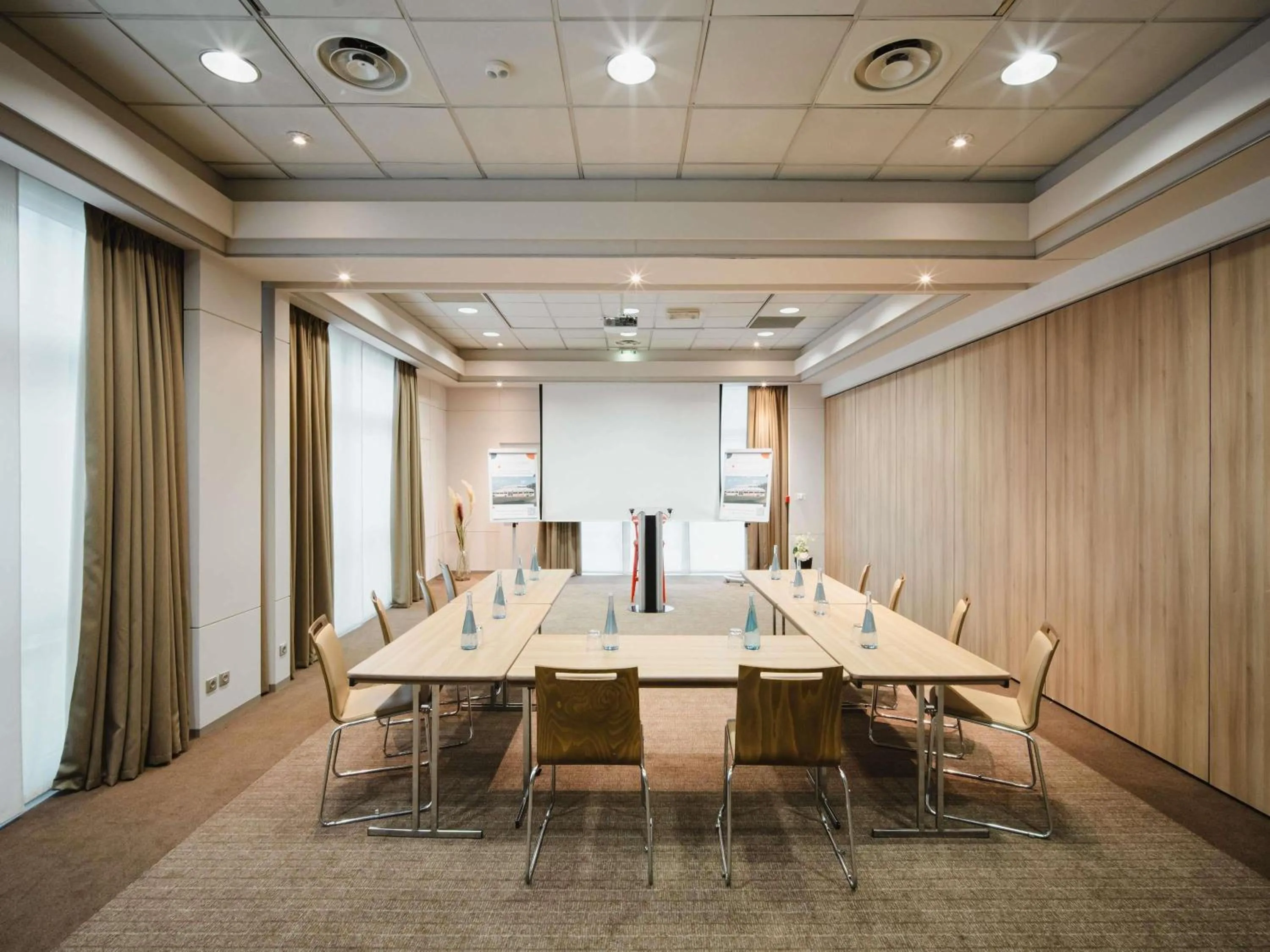 Meeting/conference room in Hôtel Mercure Lille Aéroport