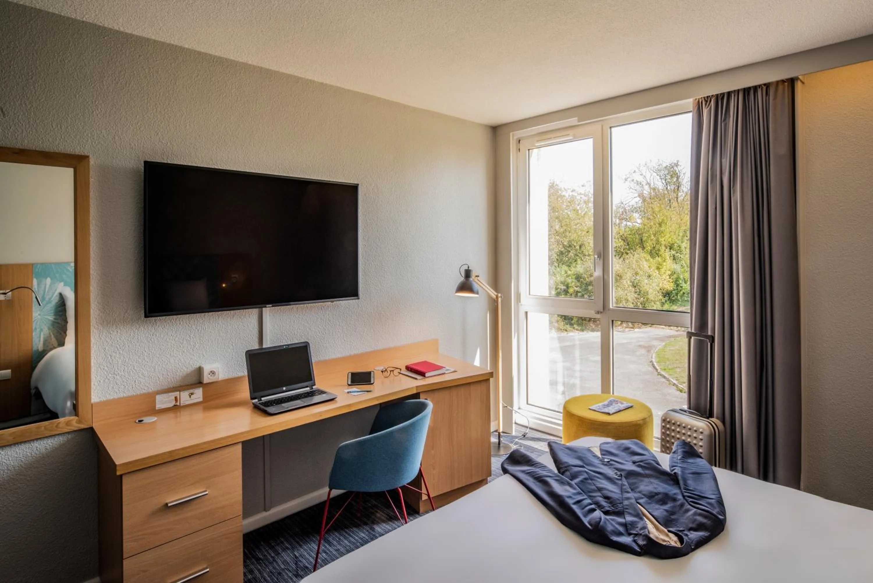 TV and multimedia, Bed in Hôtel Mercure Lille Aéroport