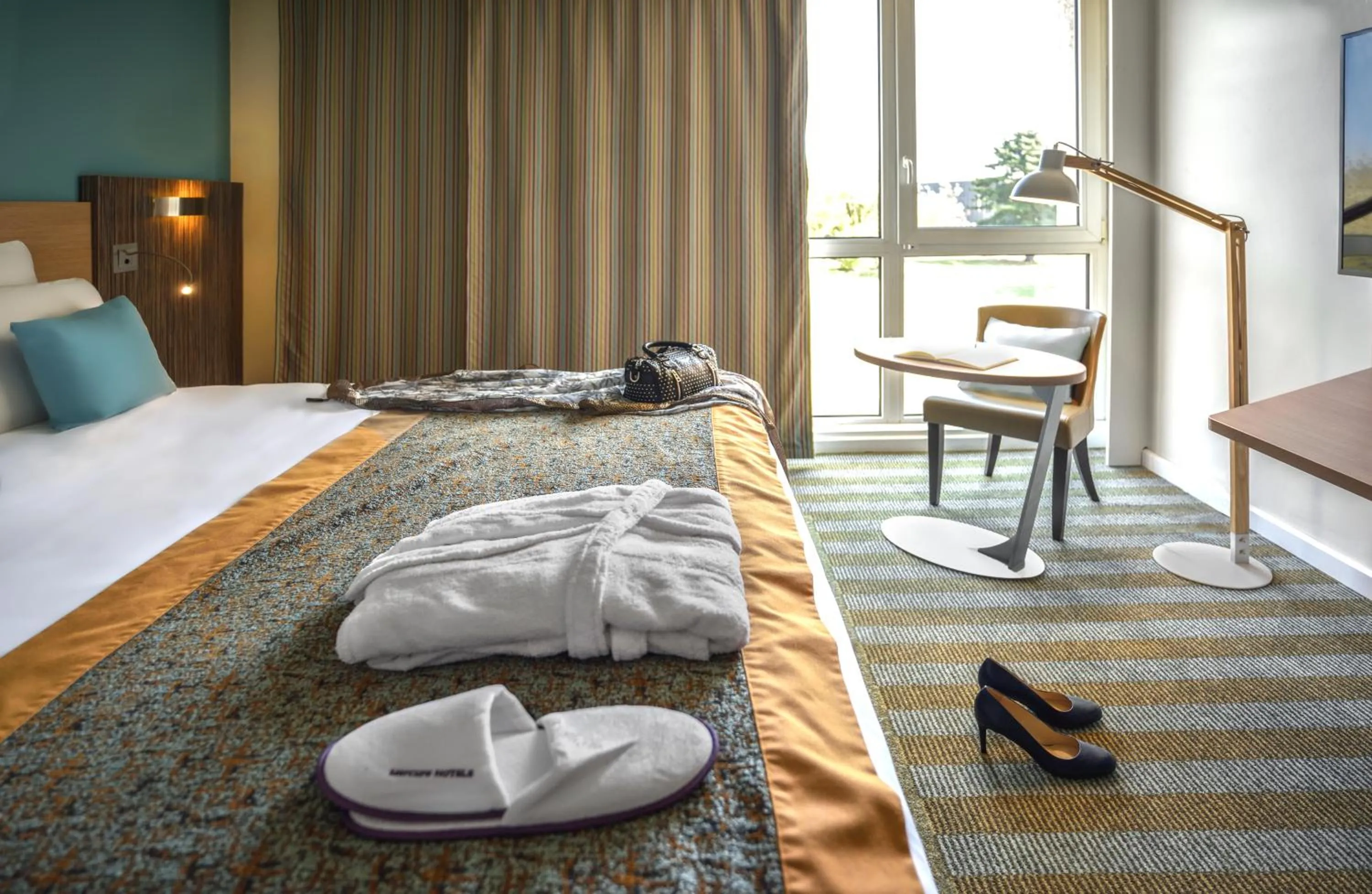 Bed in Hôtel Mercure Lille Aéroport