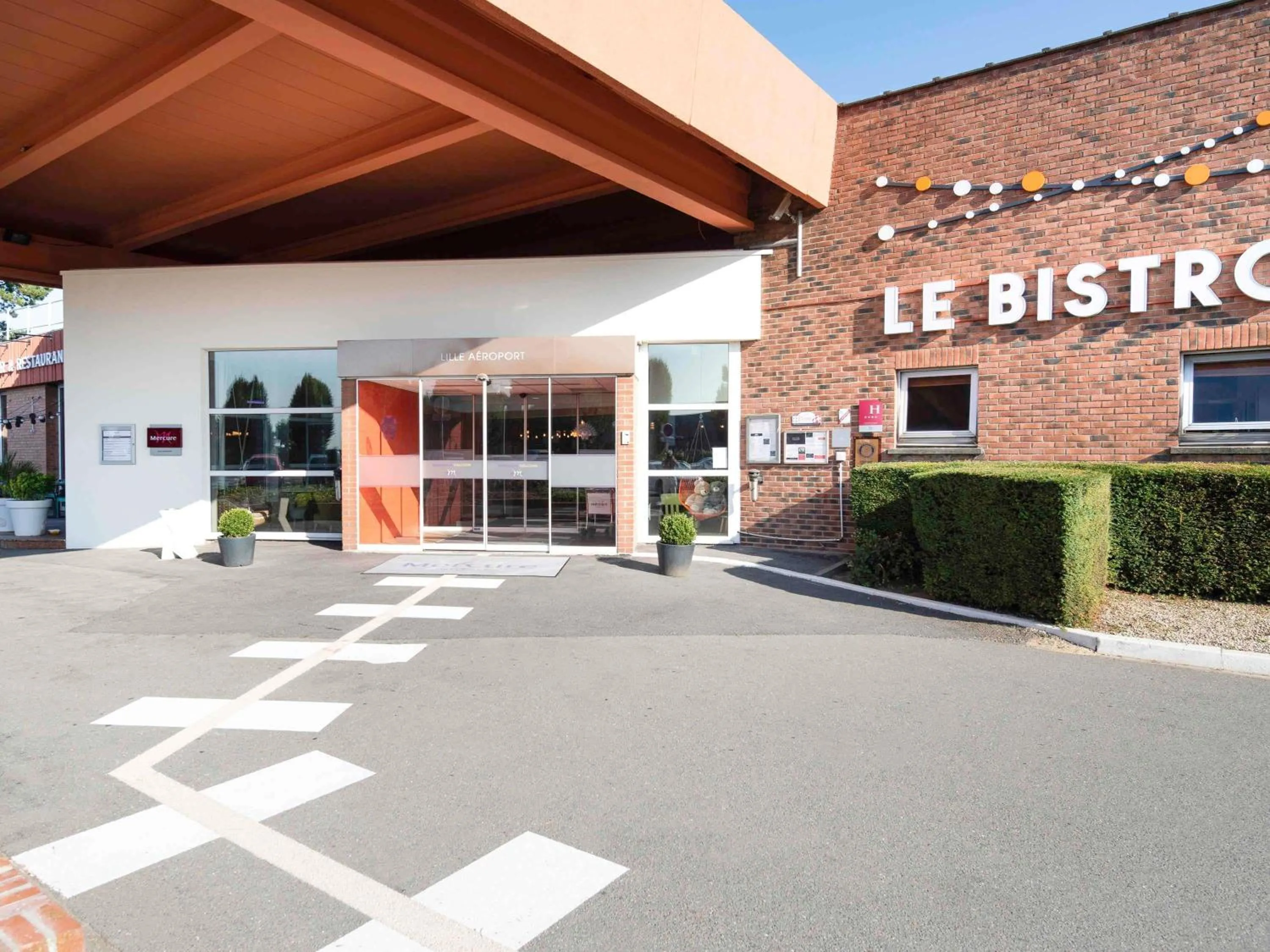 Property building in Hôtel Mercure Lille Aéroport