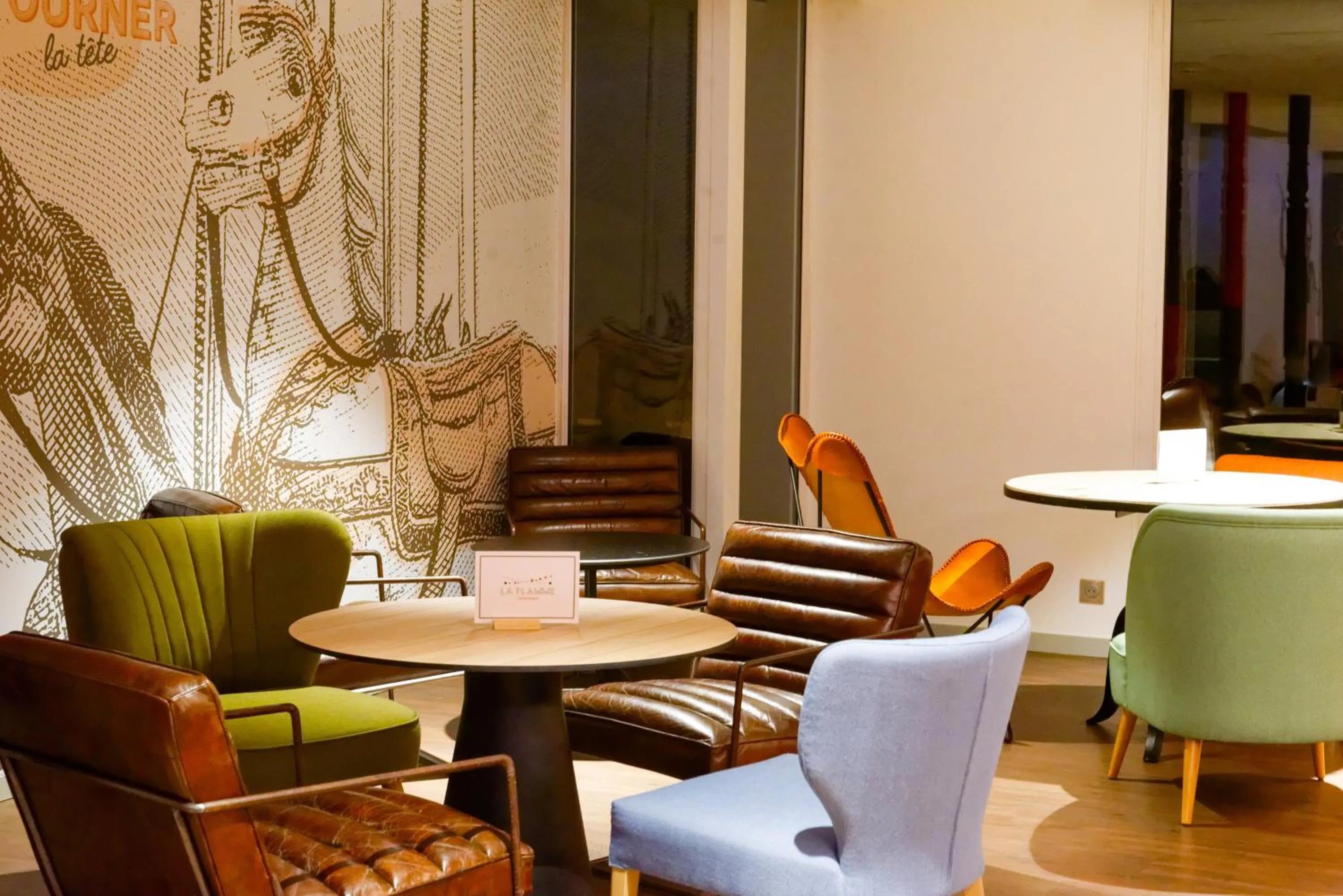 Lounge or bar in Hôtel Mercure Lille Aéroport