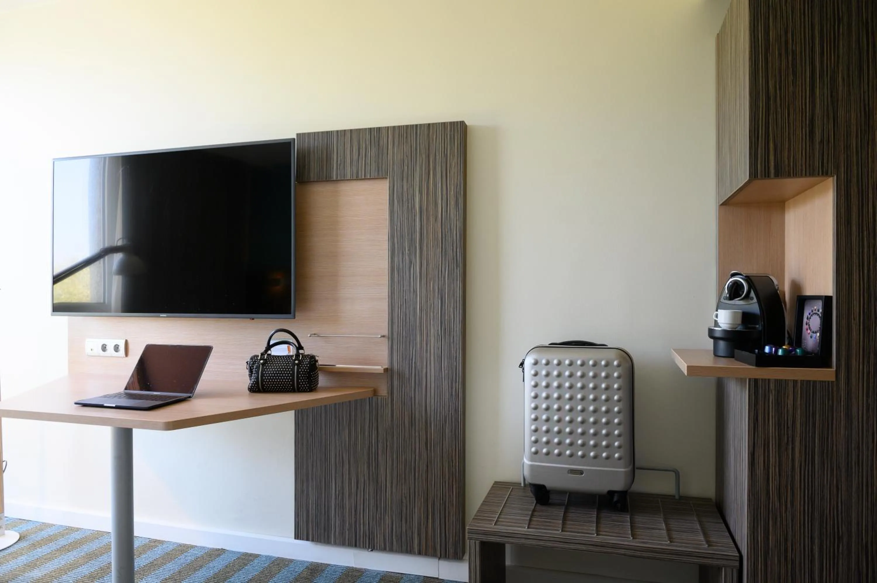 TV and multimedia in Hôtel Mercure Lille Aéroport