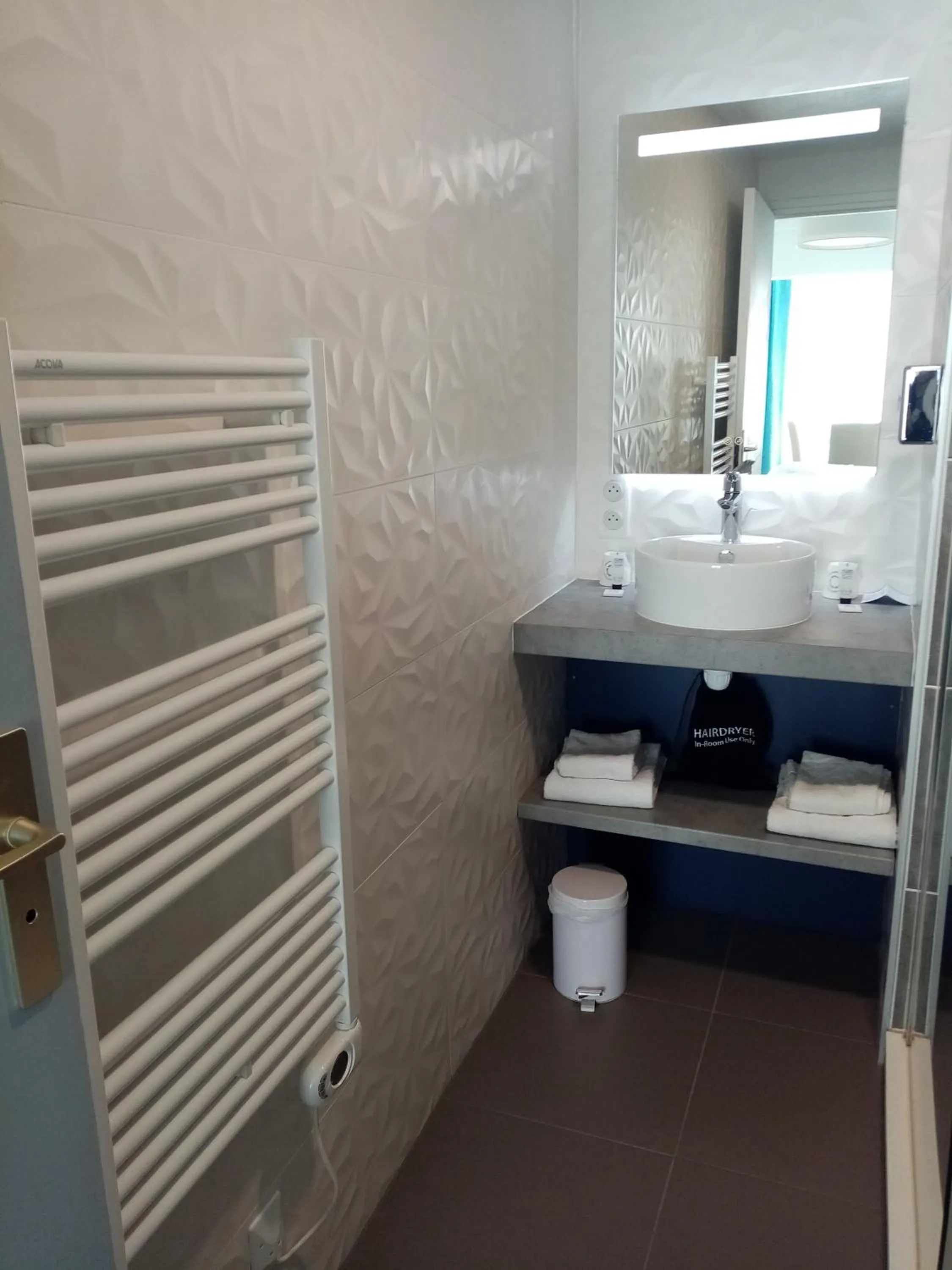 Bathroom in Best Western Hôtel Royan Océan