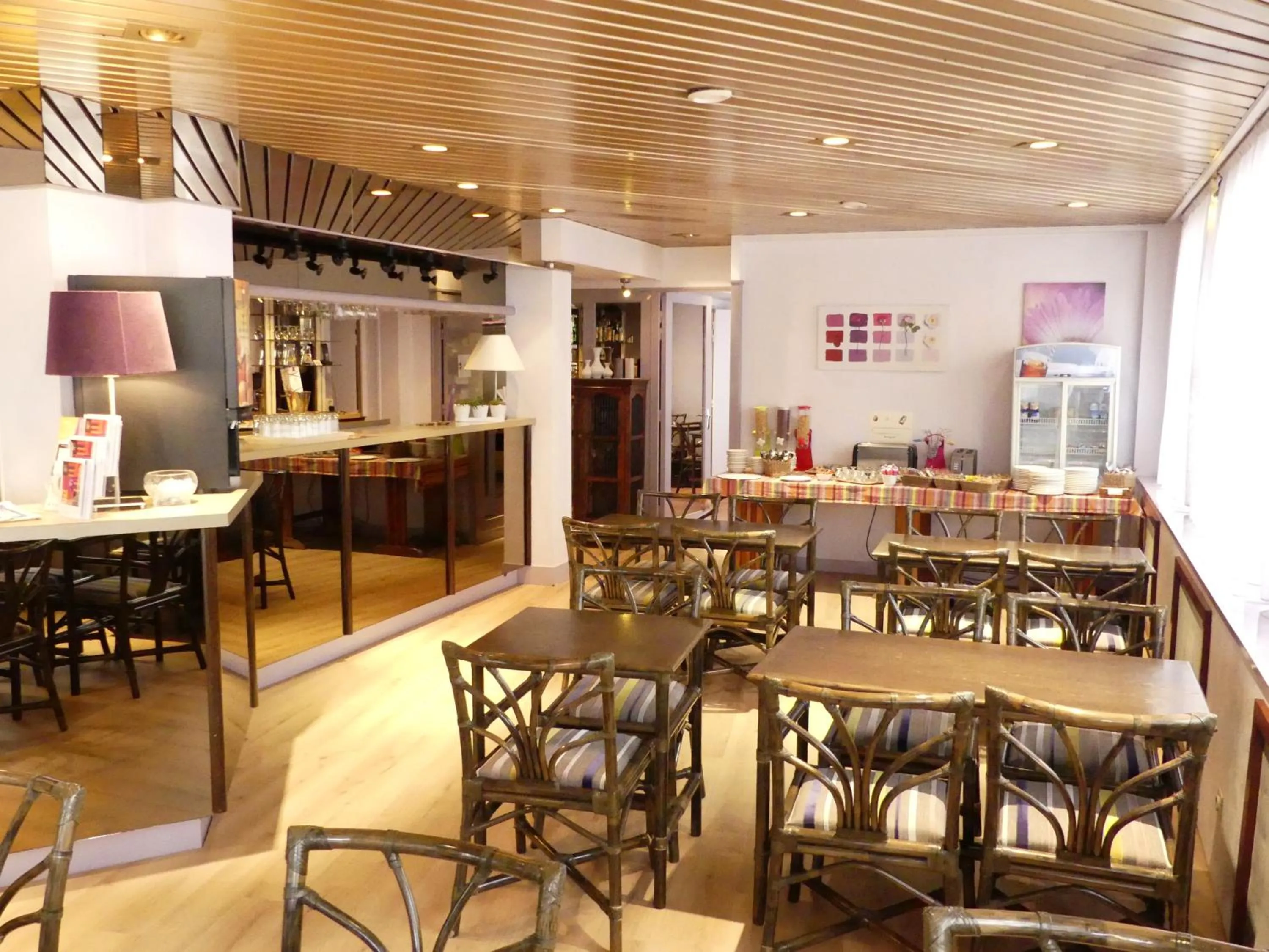 Area and facilities in Hôtel de l'Orme, Akena