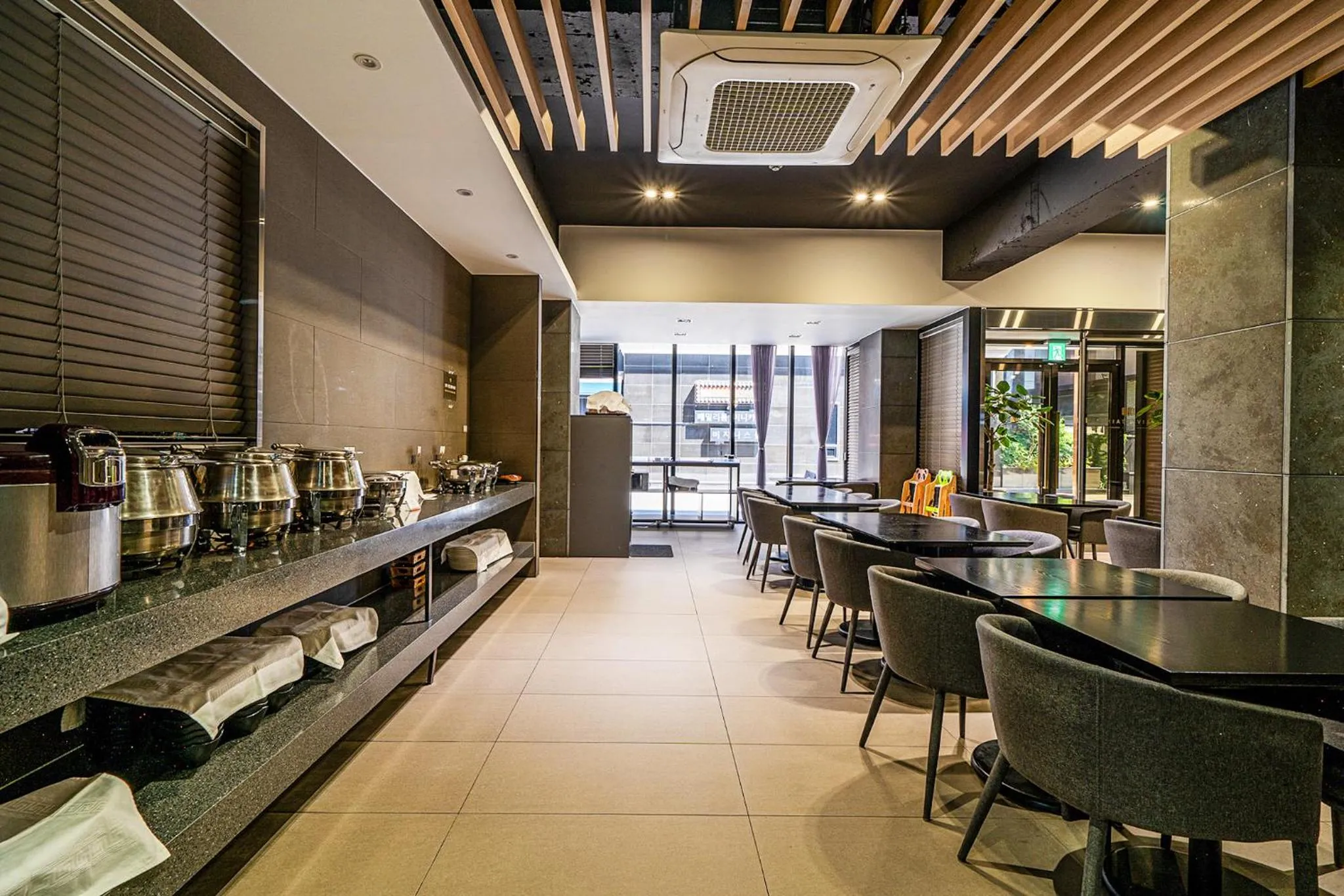 Restaurant/places to eat in Rivertain Hotel Gyeongju