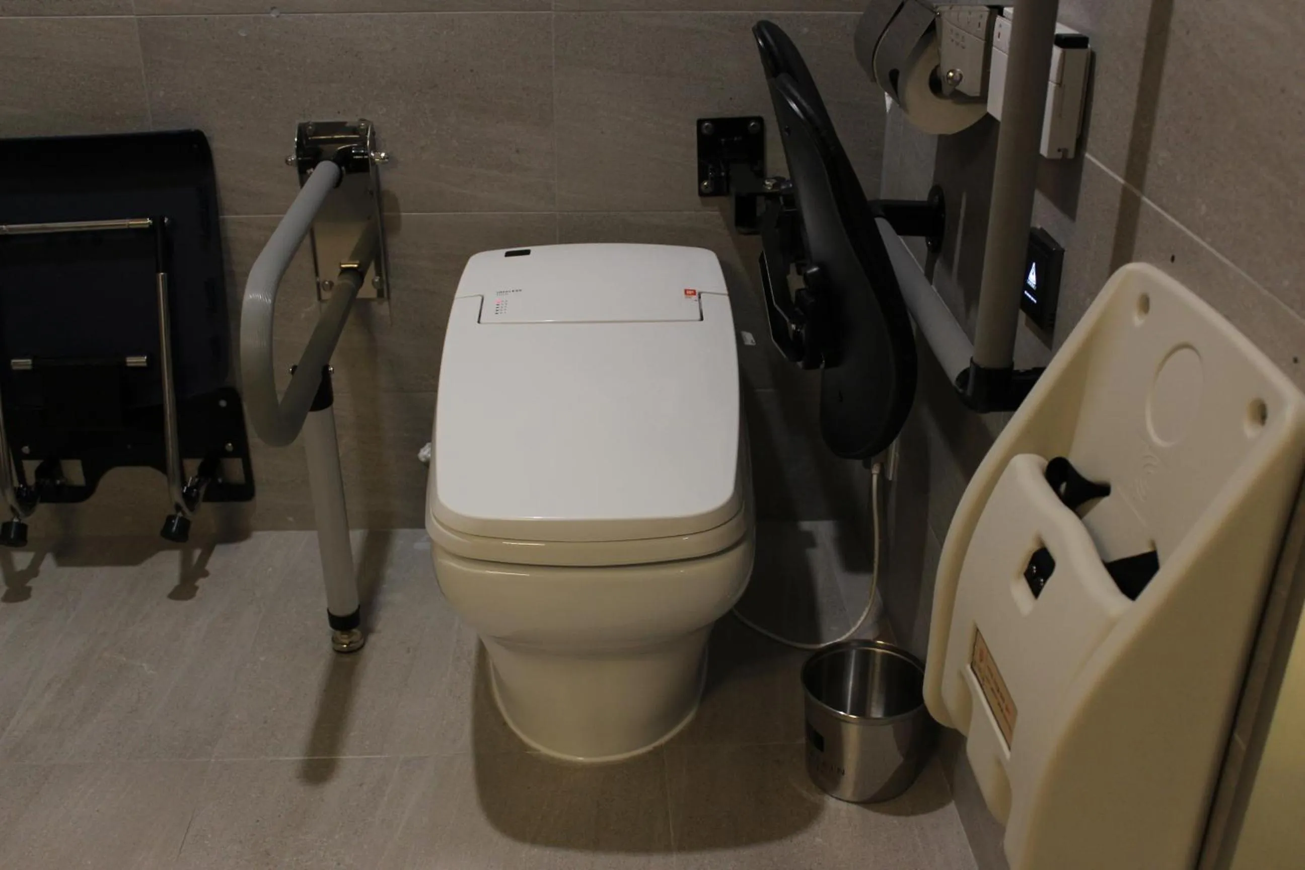 Toilet in Rivertain Hotel Gyeongju