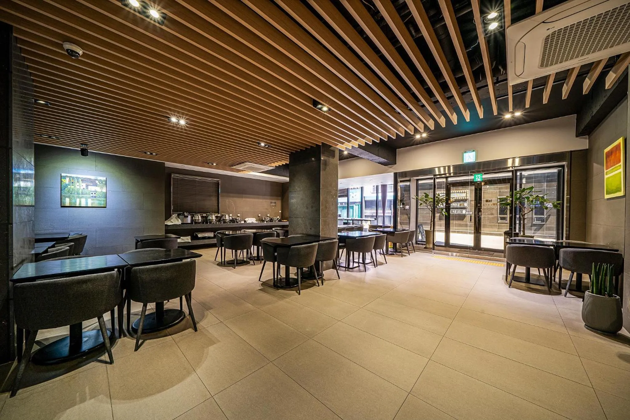 Restaurant/places to eat in Rivertain Hotel Gyeongju