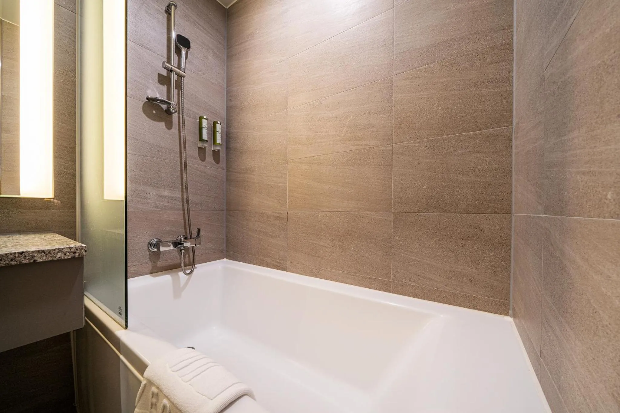 Shower in Rivertain Hotel Gyeongju