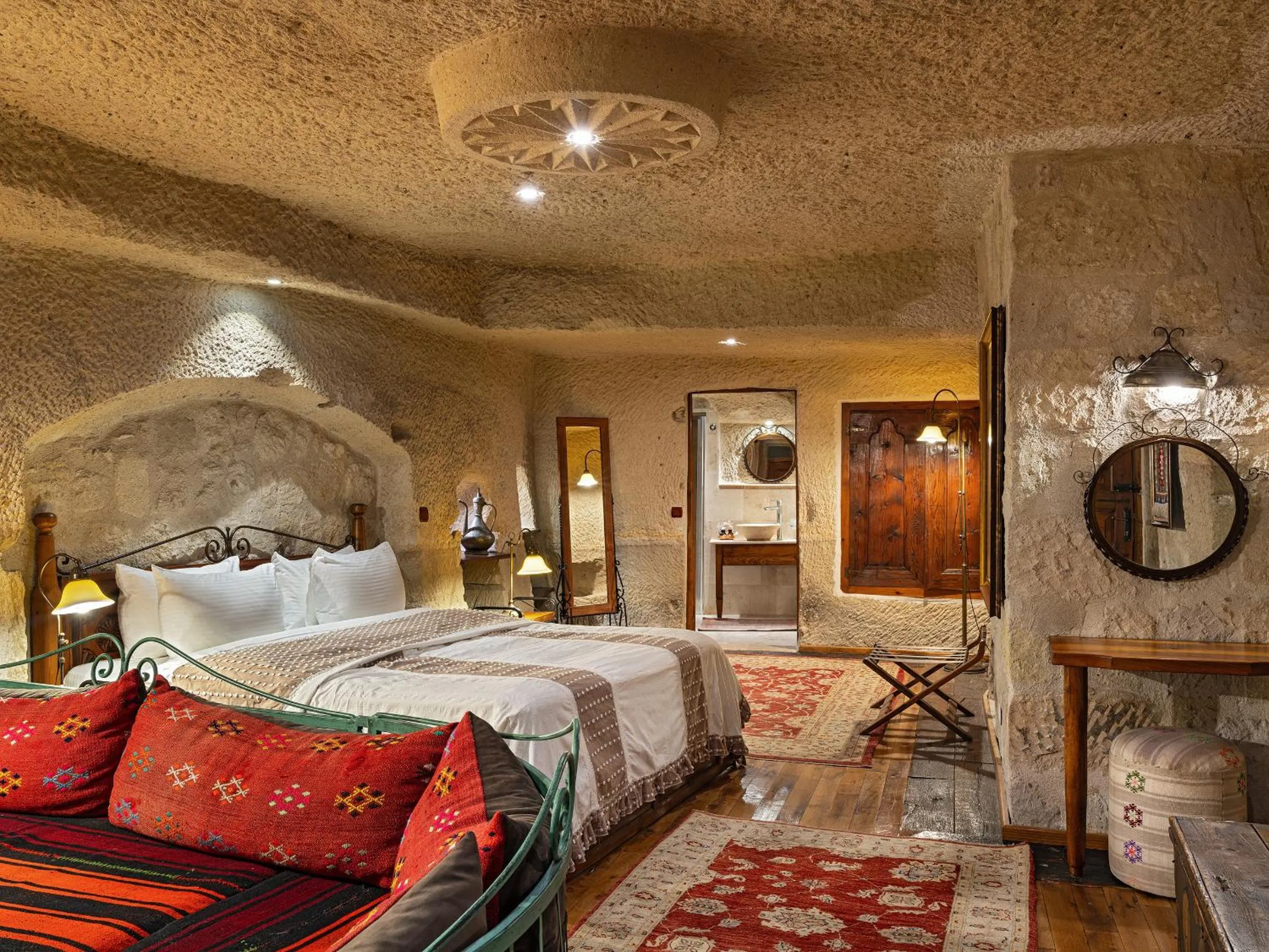 Photo of the whole room, Bed in Aza Cave Cappadocia Adult Hotel