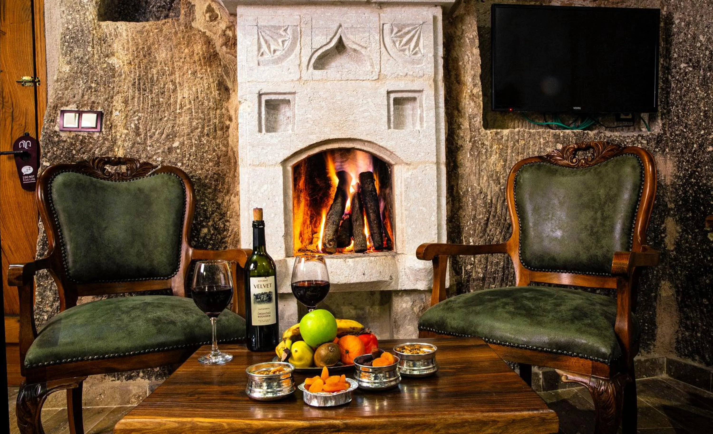 TV and multimedia in Aza Cave Cappadocia Adult Hotel