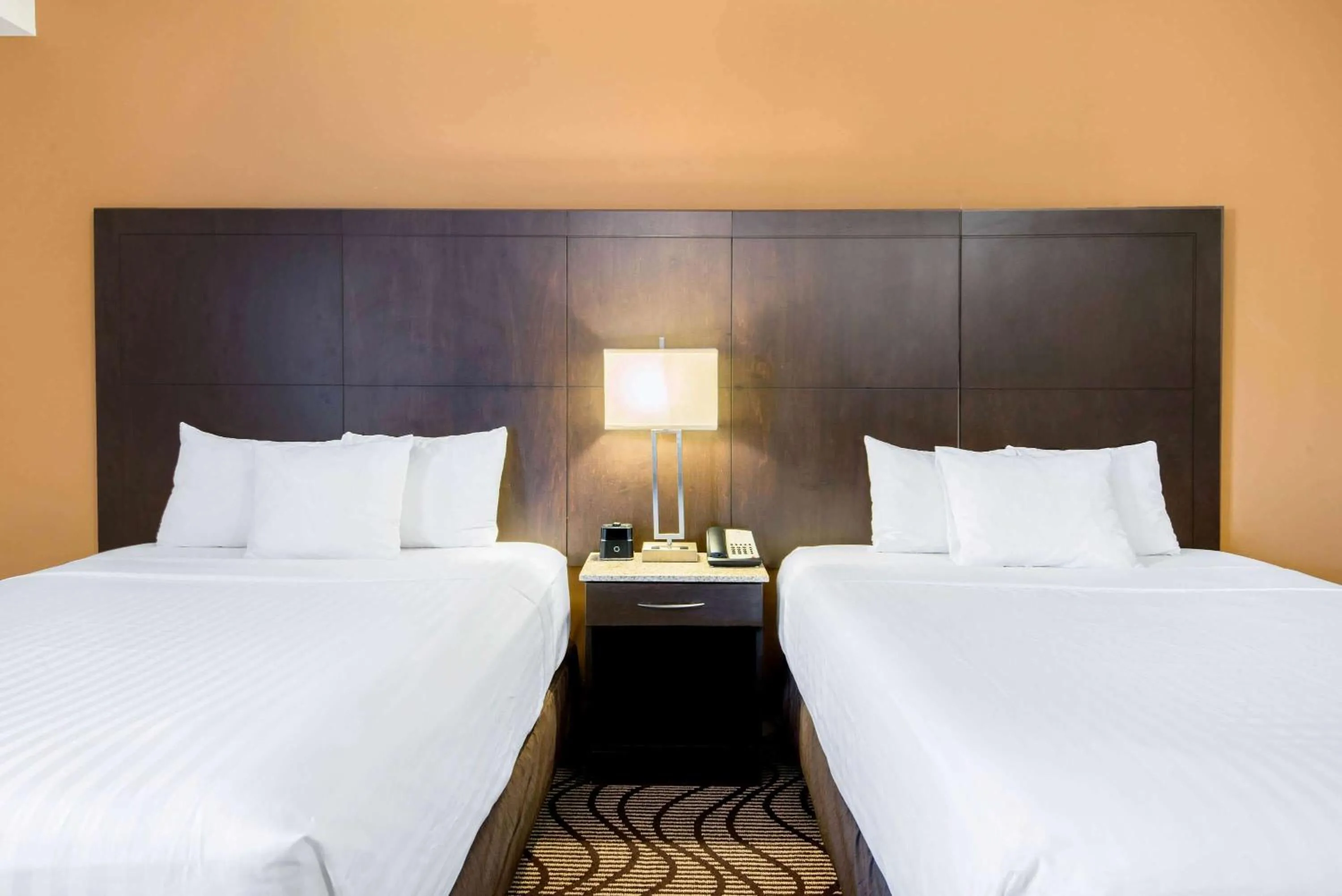 Photo of the whole room in La Quinta by Wyndham Oshawa