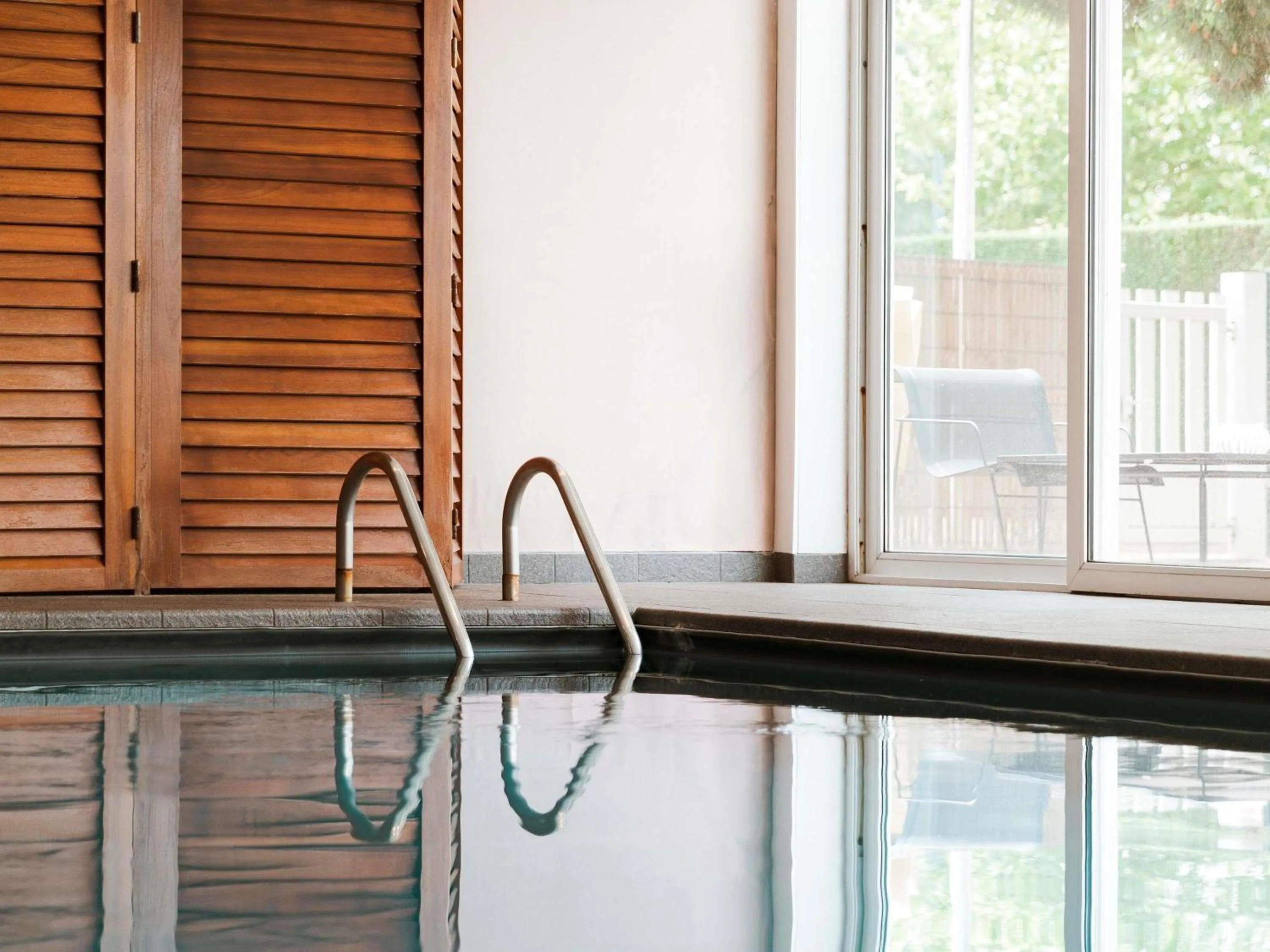 Pool view in Pullman Toulouse