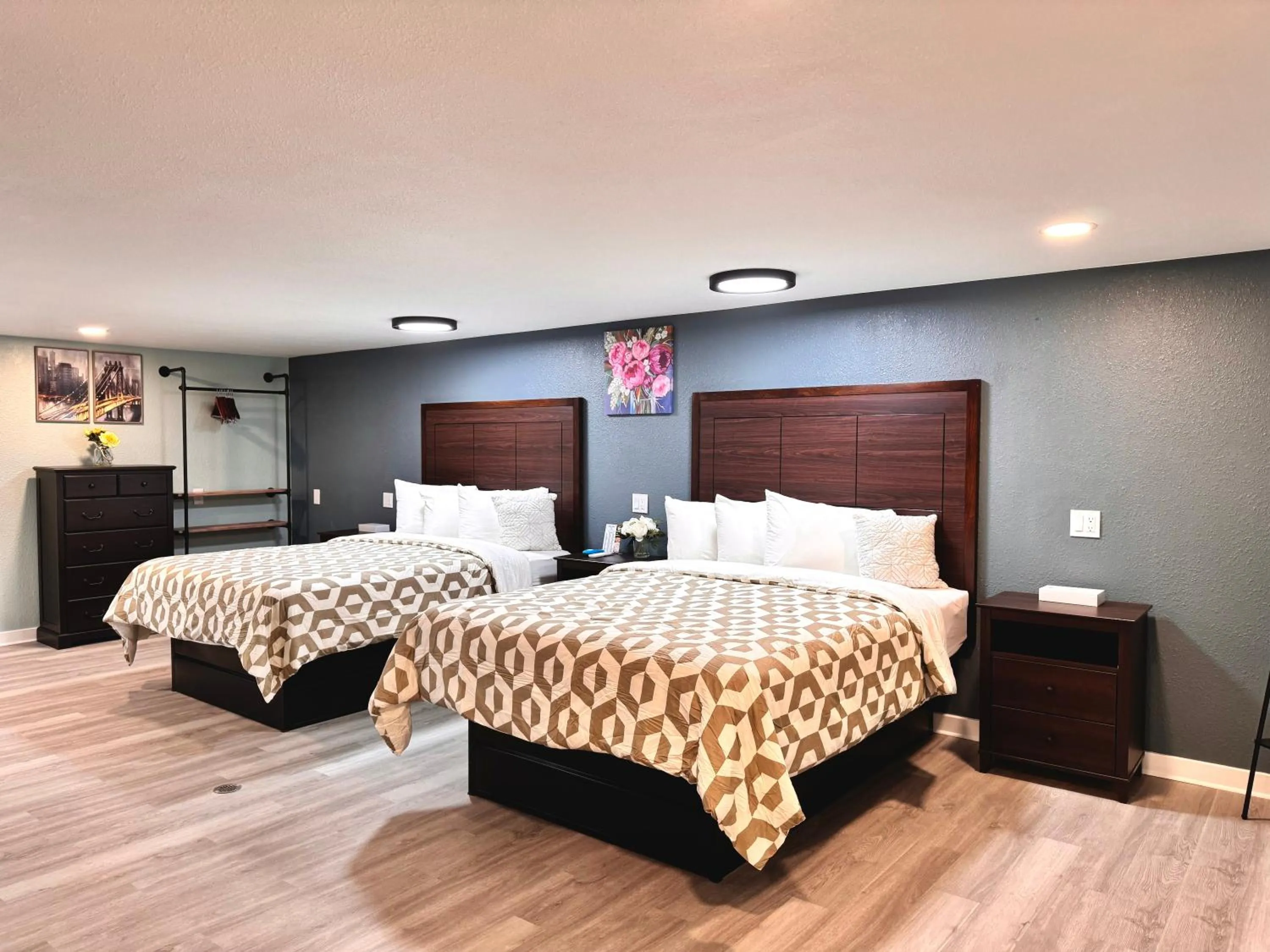 Bed in Annie Oakley Motel Oakley