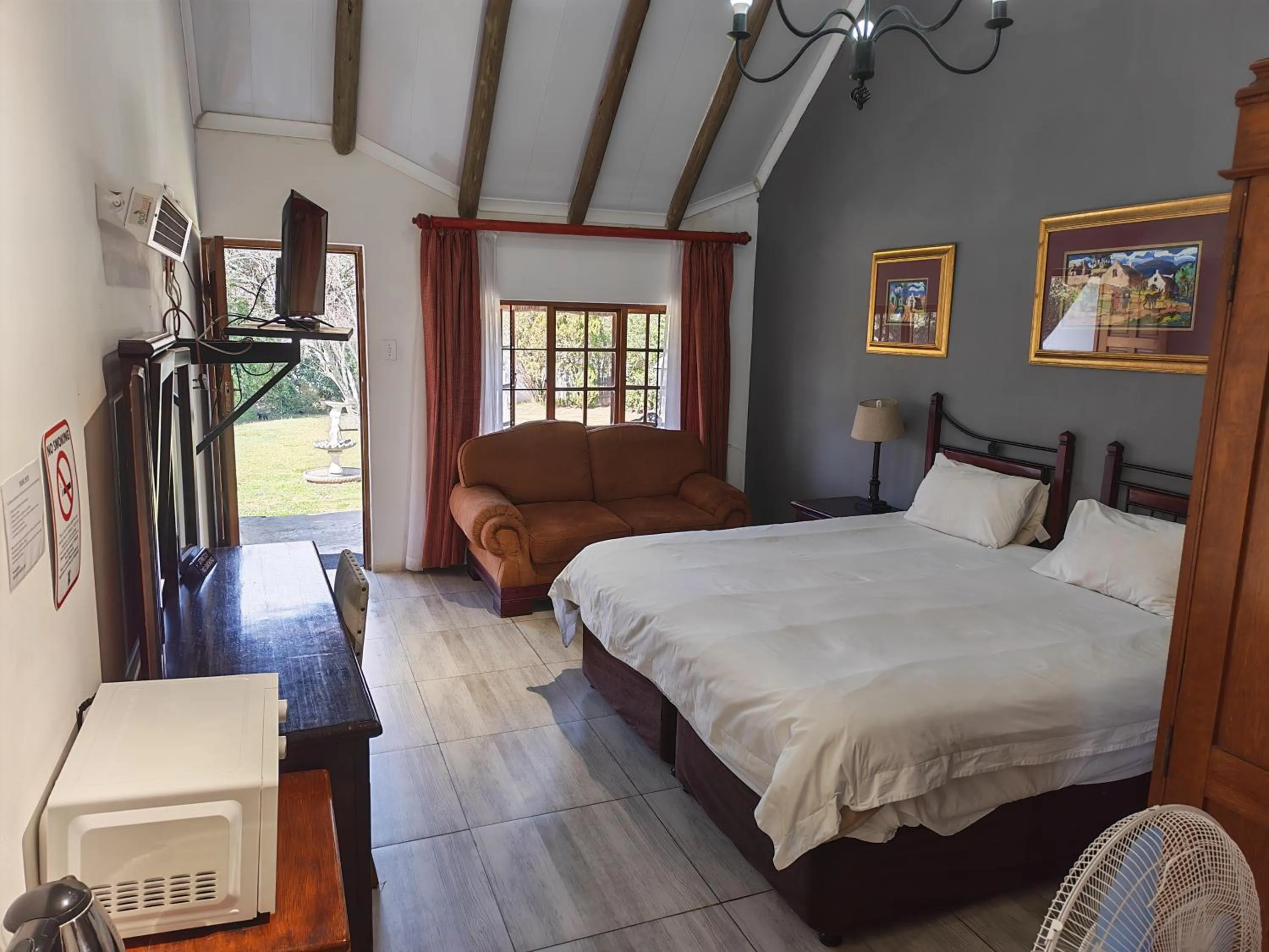 Bed in Blue Haze Country Lodge