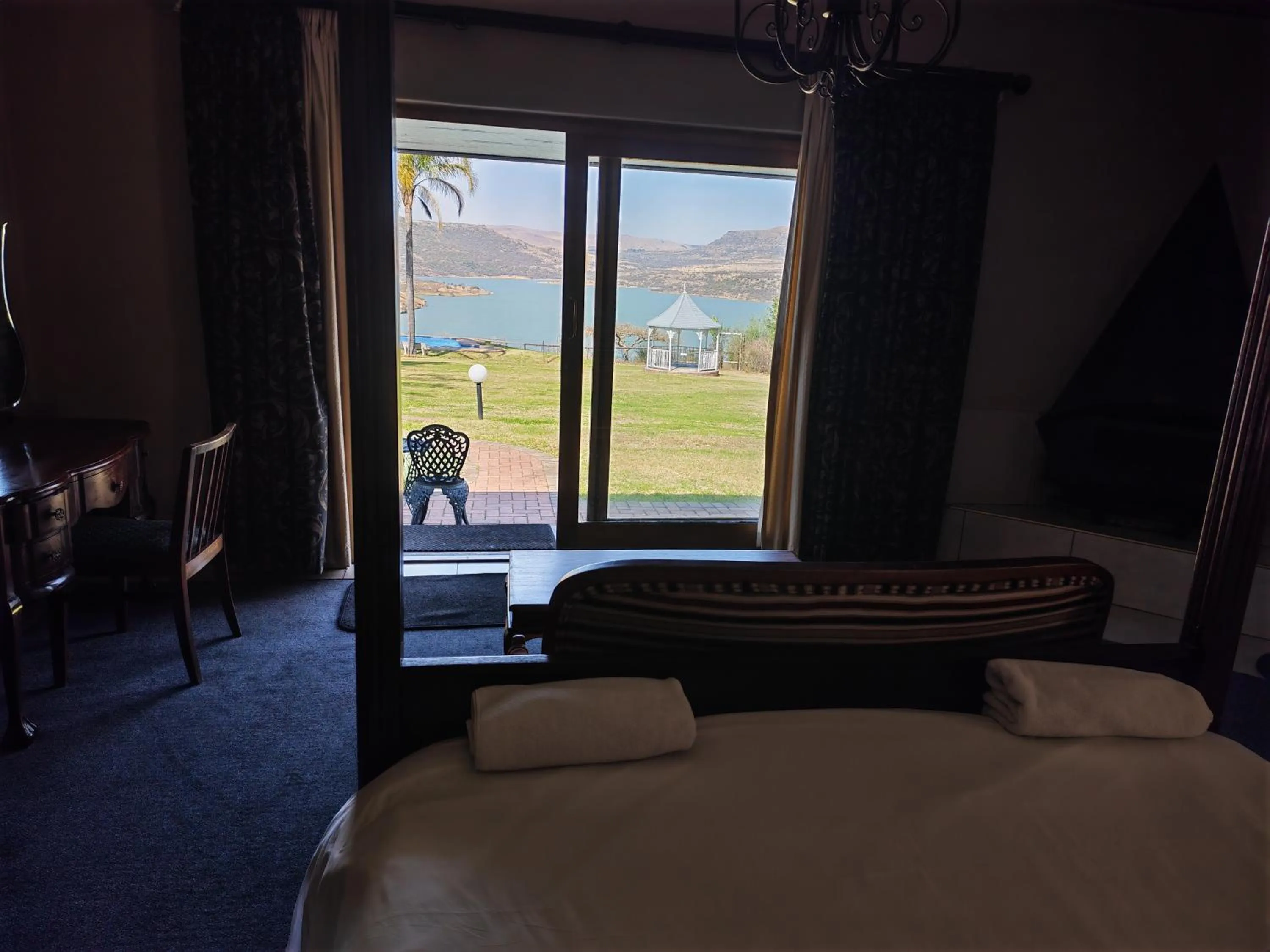 Bed in Blue Haze Country Lodge