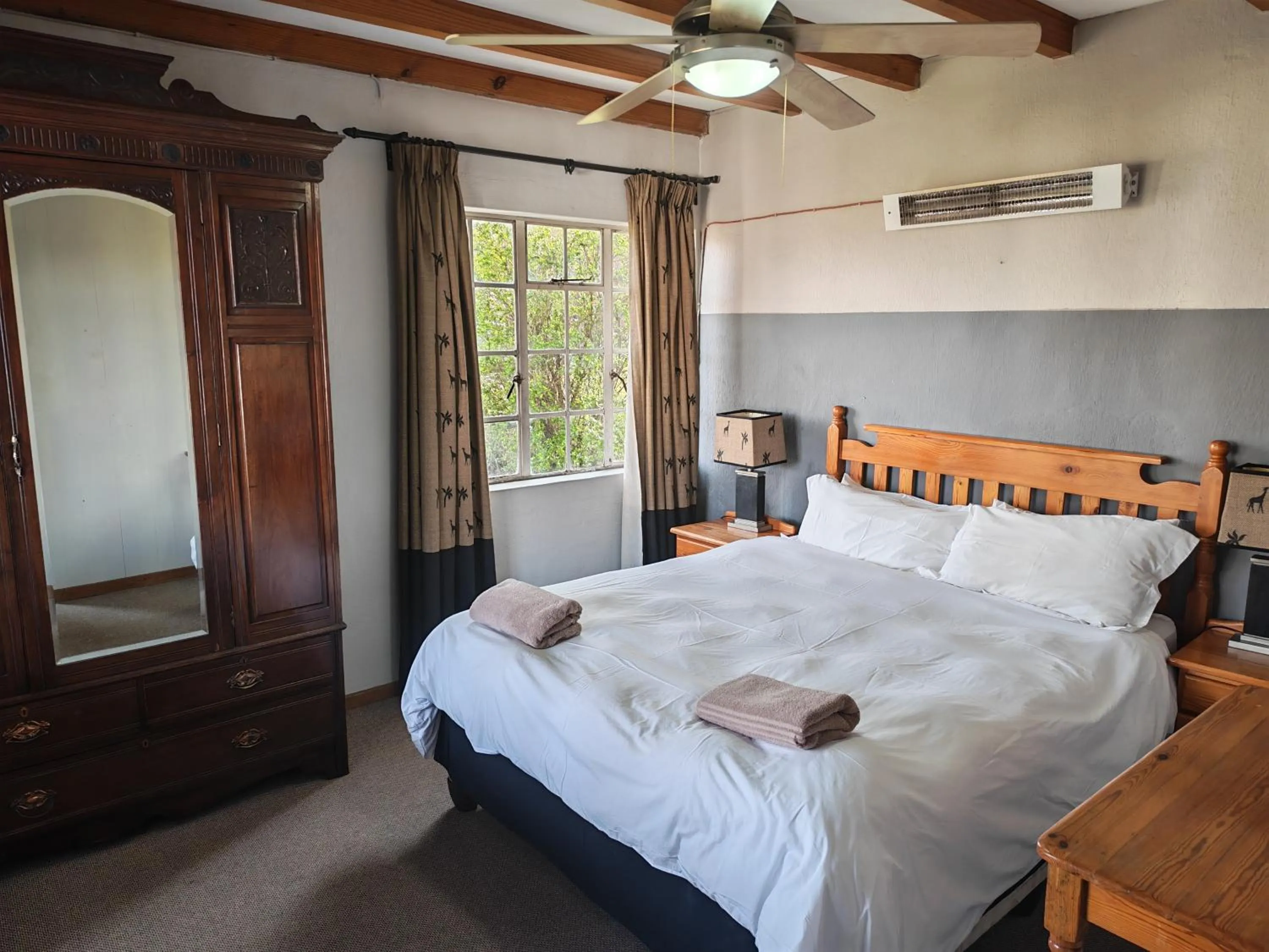 Bed in Blue Haze Country Lodge