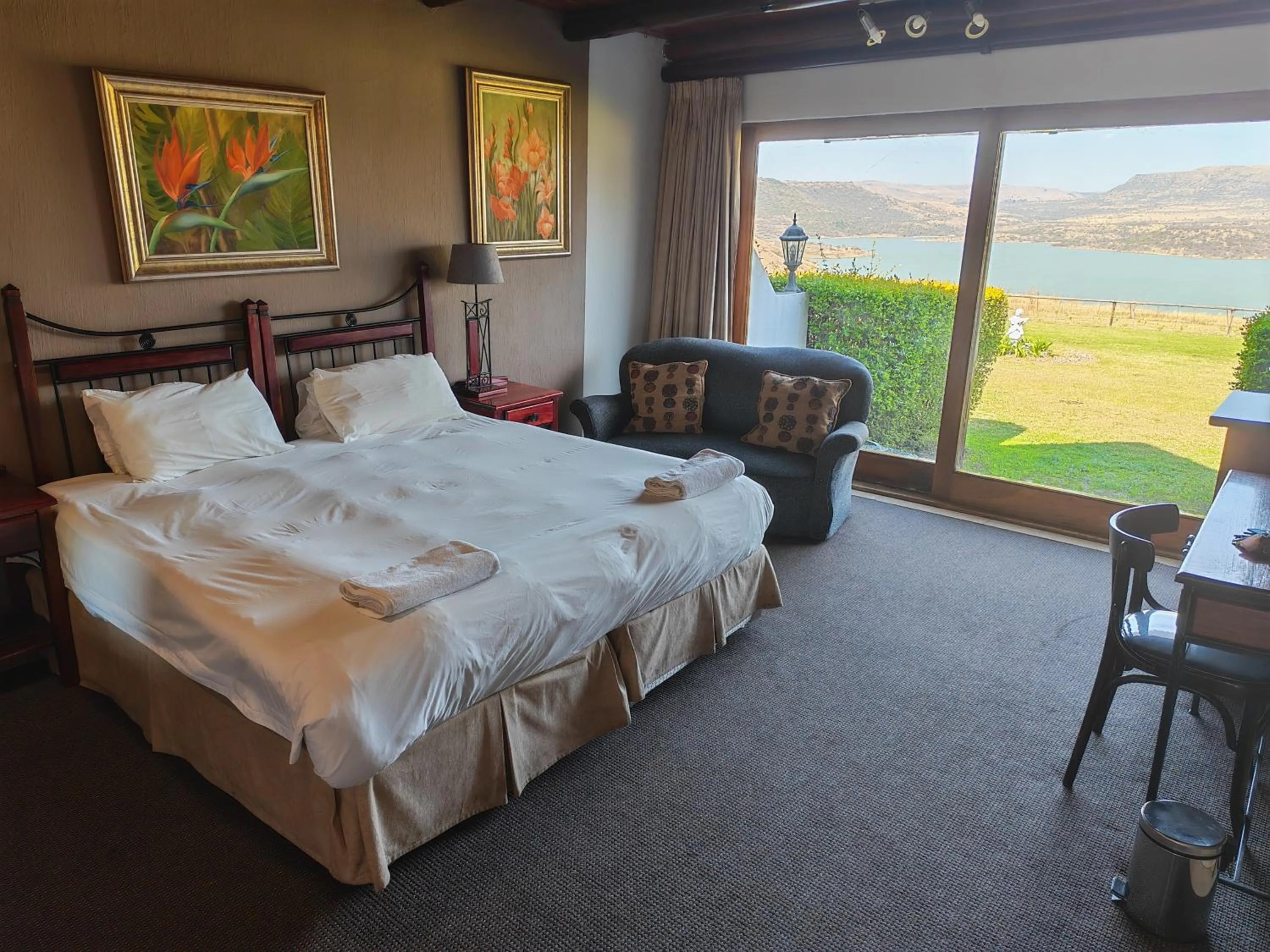 Bed in Blue Haze Country Lodge