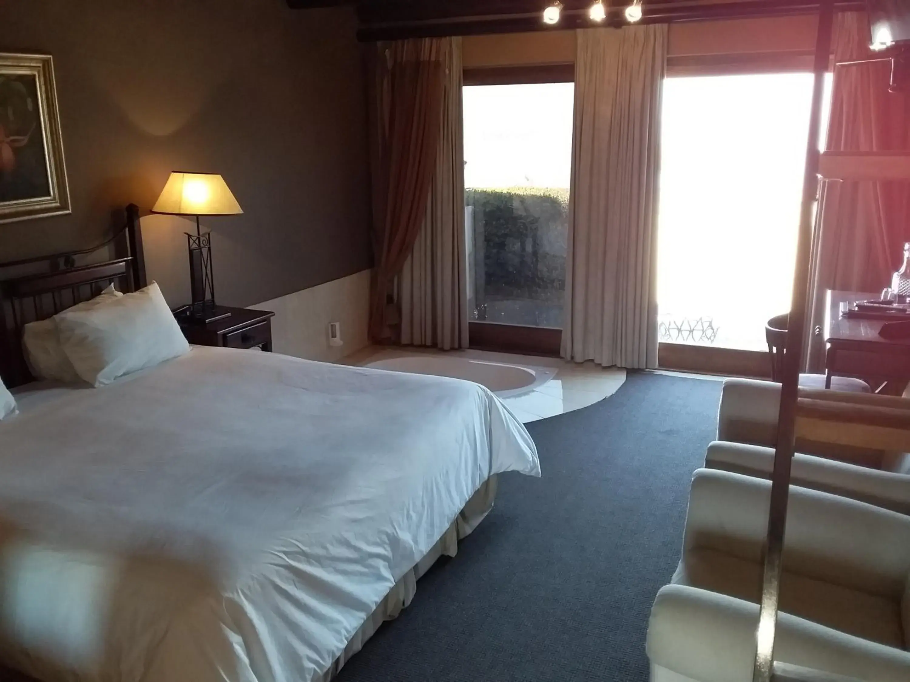 King Room with Spa Bath - single occupancy in Blue Haze Country Lodge King Room with Spa Bath - single occupancy in Blue Haze Country Lodge