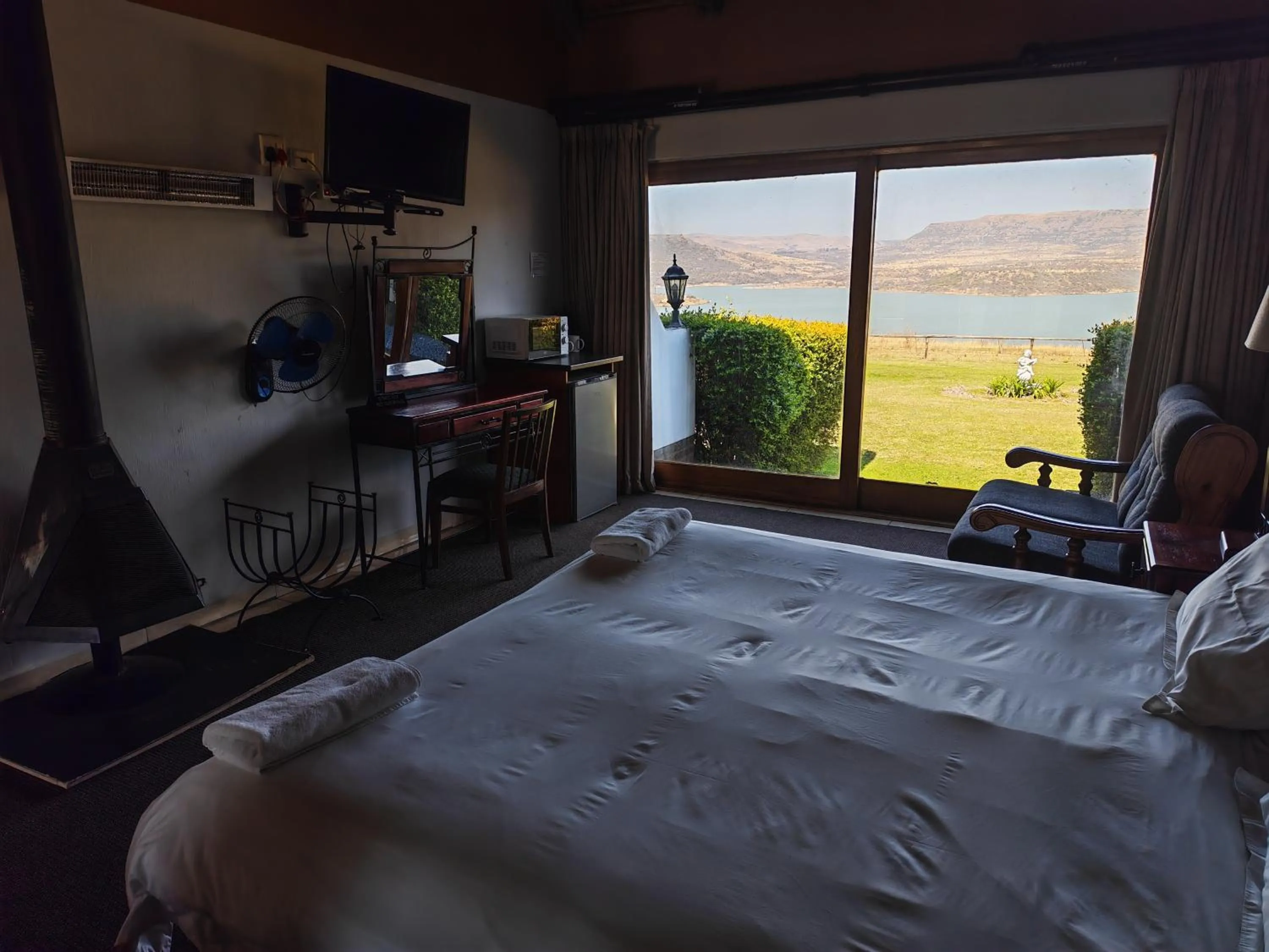 Bed in Blue Haze Country Lodge