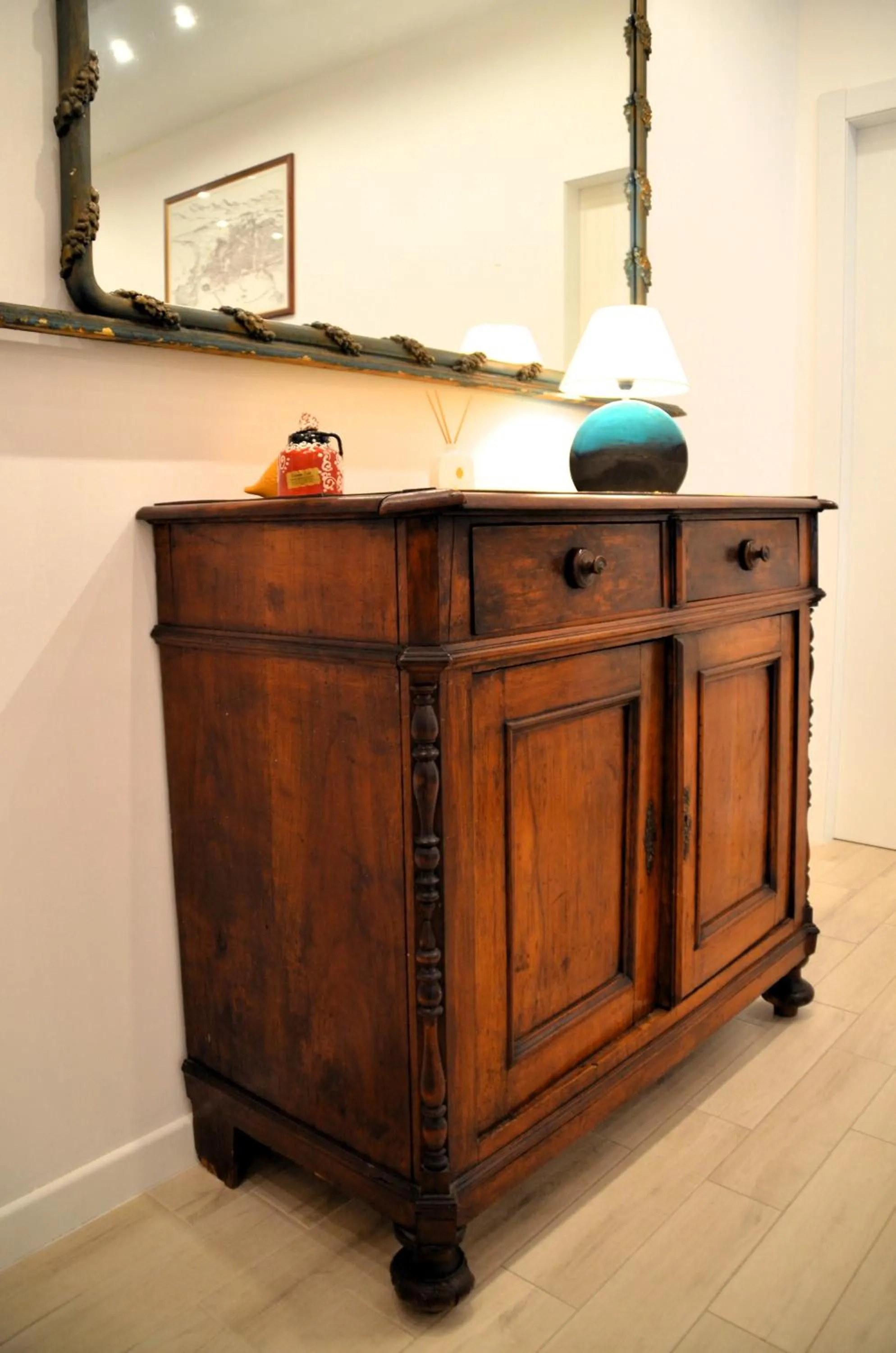 Communal lounge/ TV room in La Locanda d'Oro