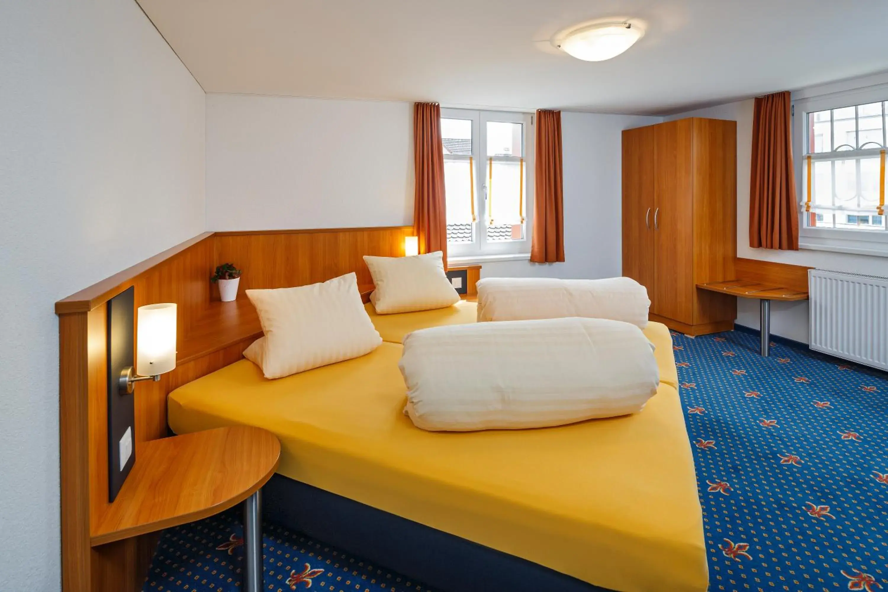 Double Room with Lake View in Historische Residenz Lindeneck Double Room with Lake View in Historische Residenz Lindeneck