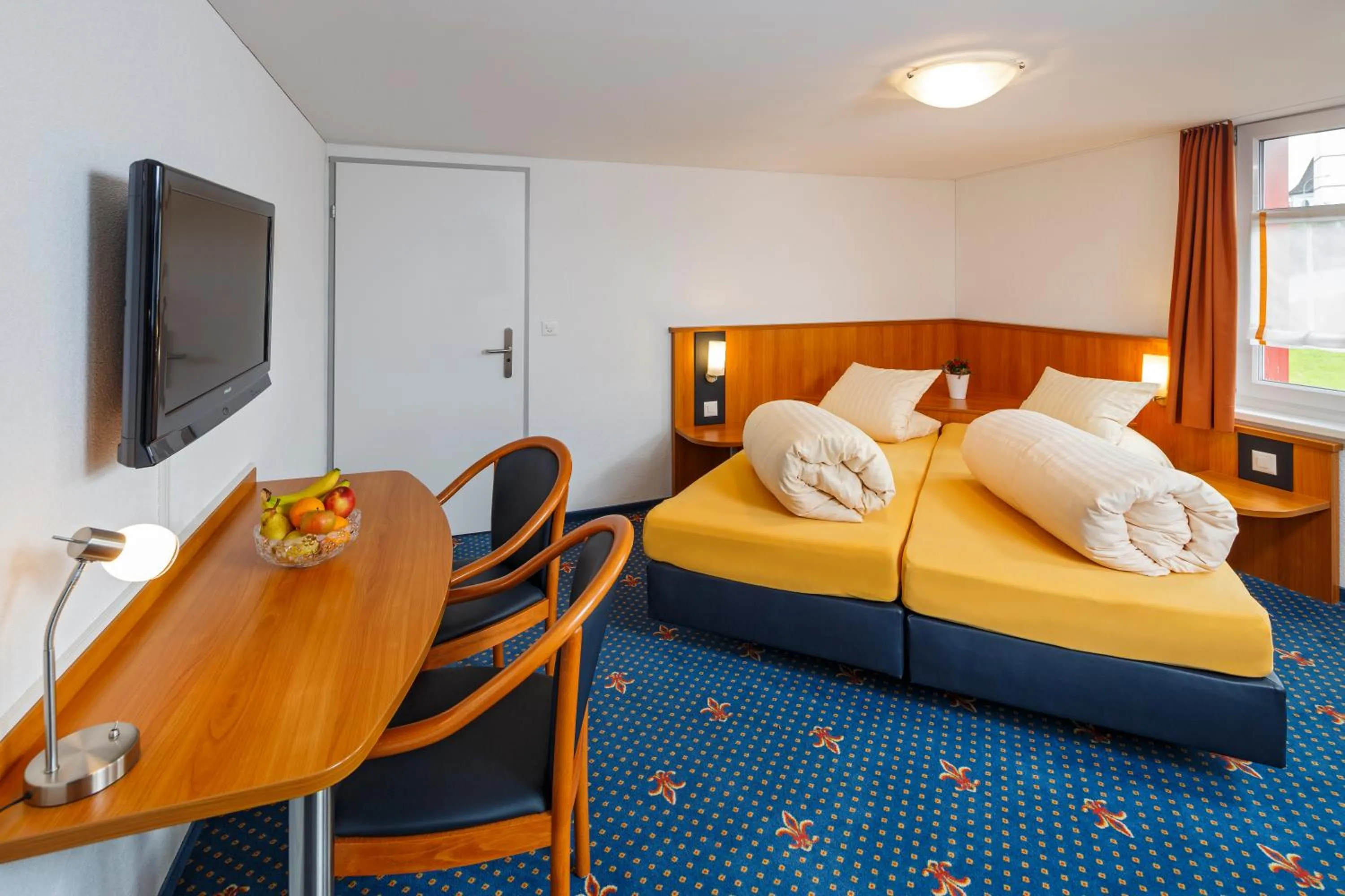 Photo of the whole room, Bed in Historische Residenz Lindeneck