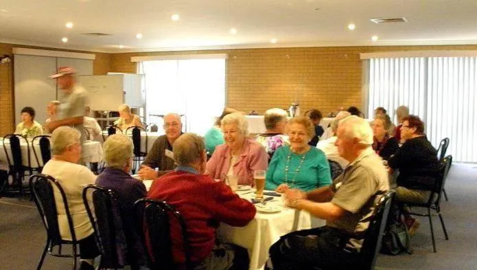 Restaurant/places to eat in High Country Motor Inn Bright