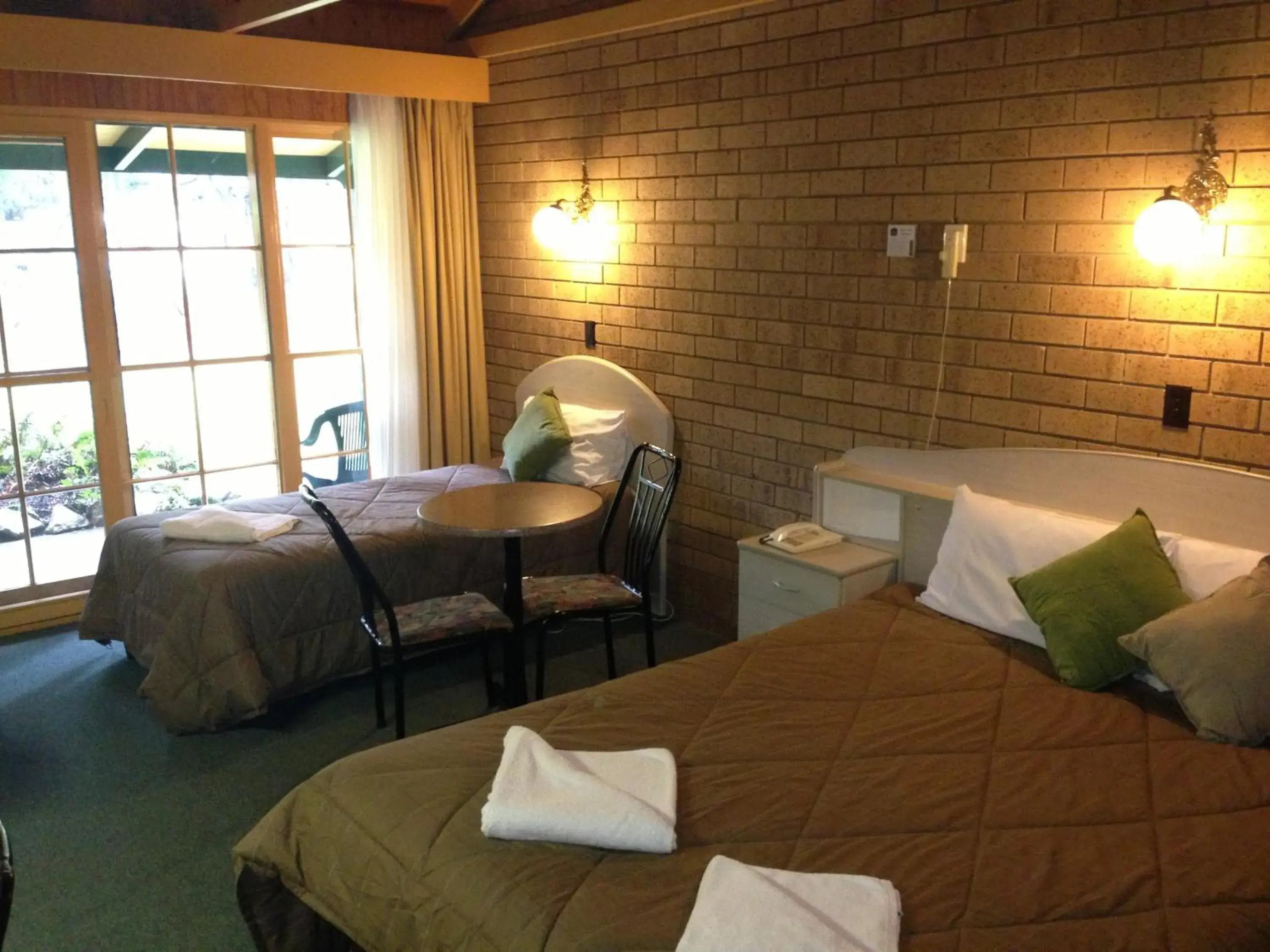 Executive Triple Room in High Country Motor Inn Bright Executive Triple Room in High Country Motor Inn Bright