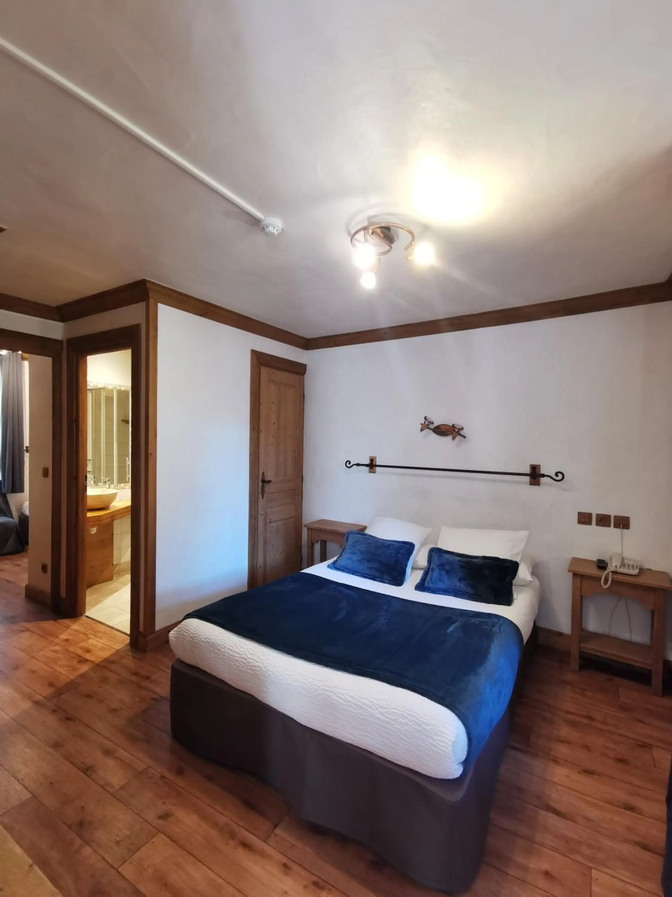 Bed in Hôtel Restaurant Angival - Chambres et Appartement