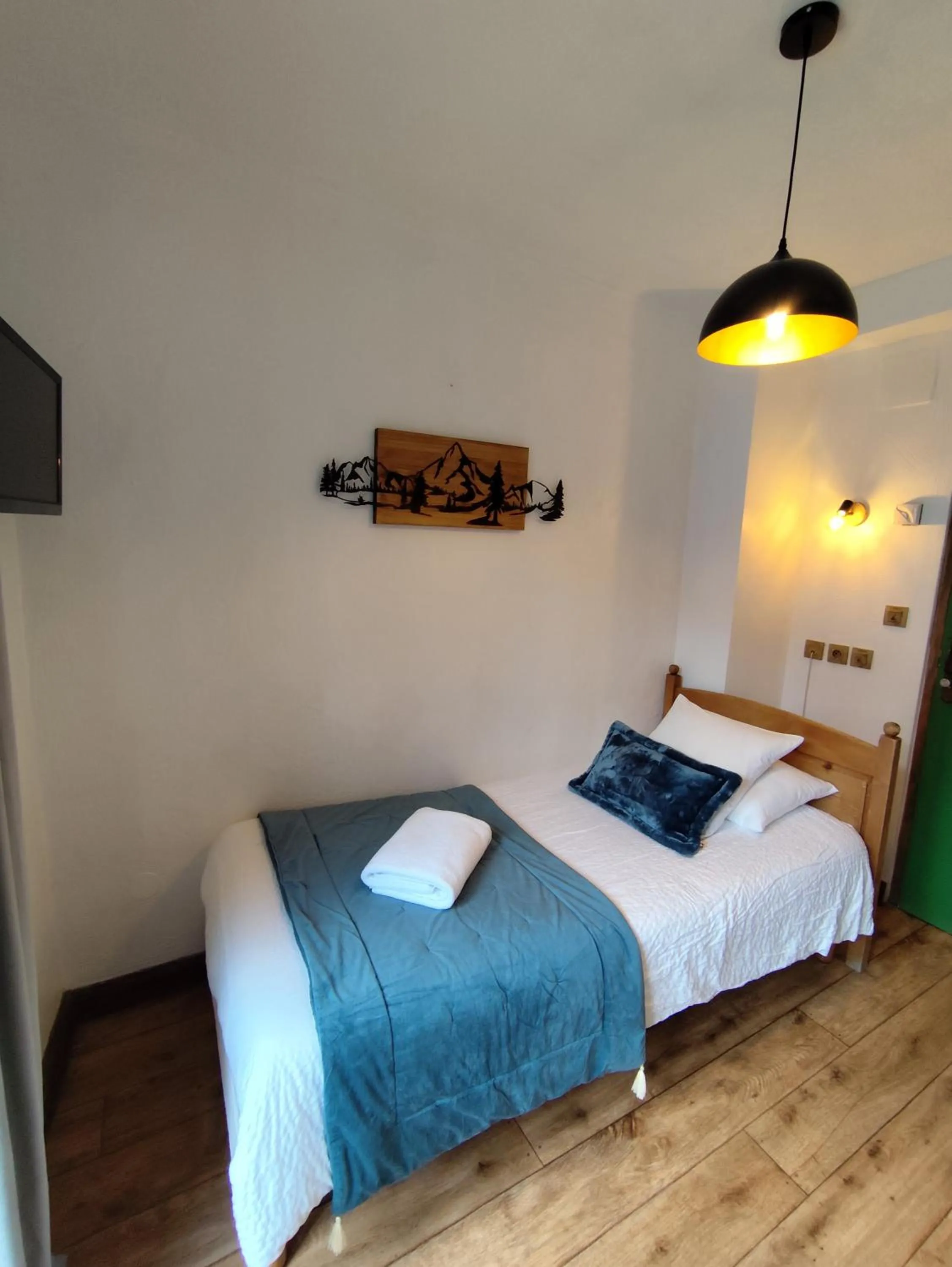 Bed in Hôtel Restaurant Angival - Chambres et Appartement