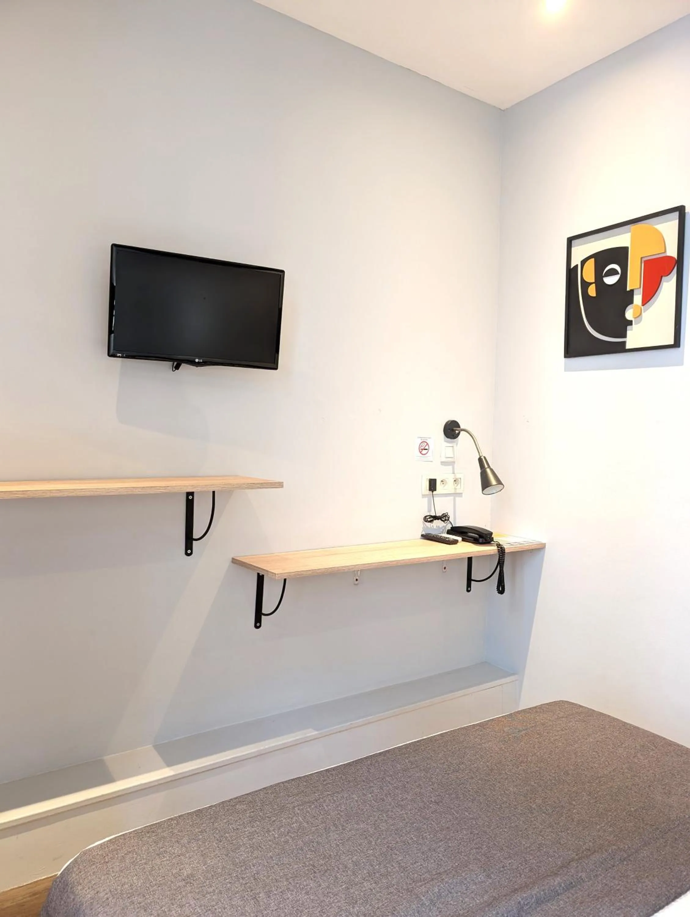 Bedroom in H33 Hôtel