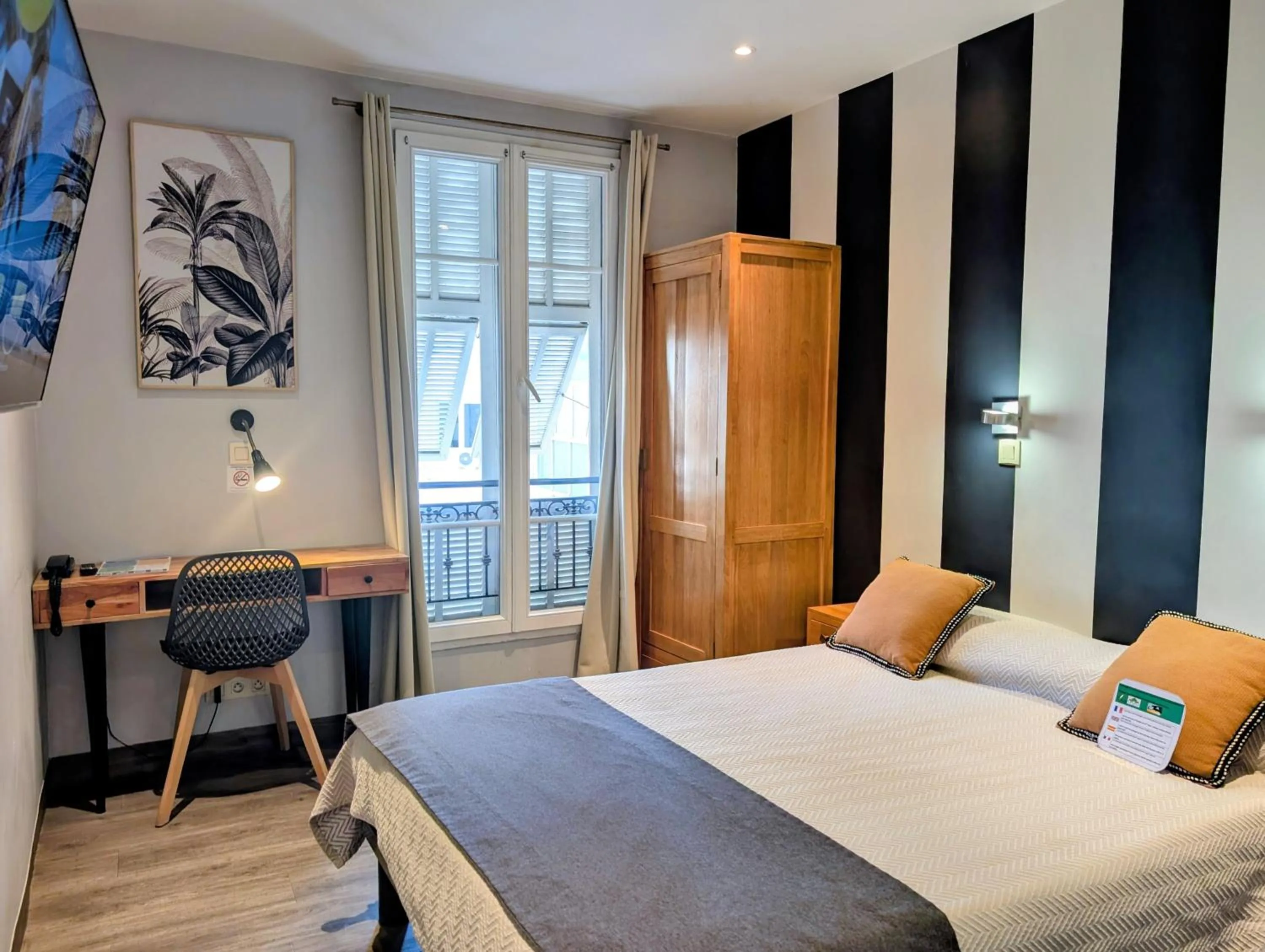Bed in H33 Hôtel