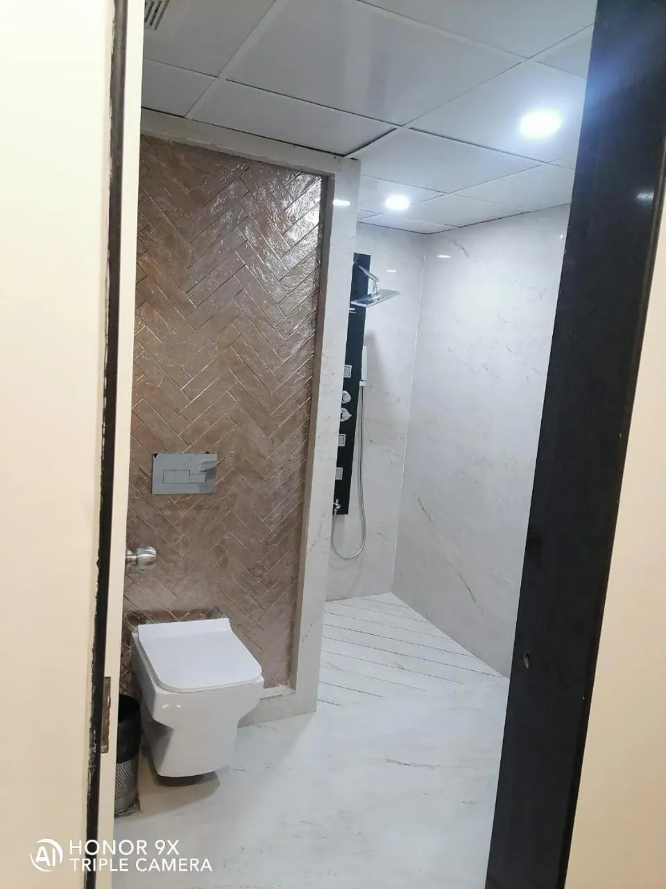 Toilet in Orbett Hotel