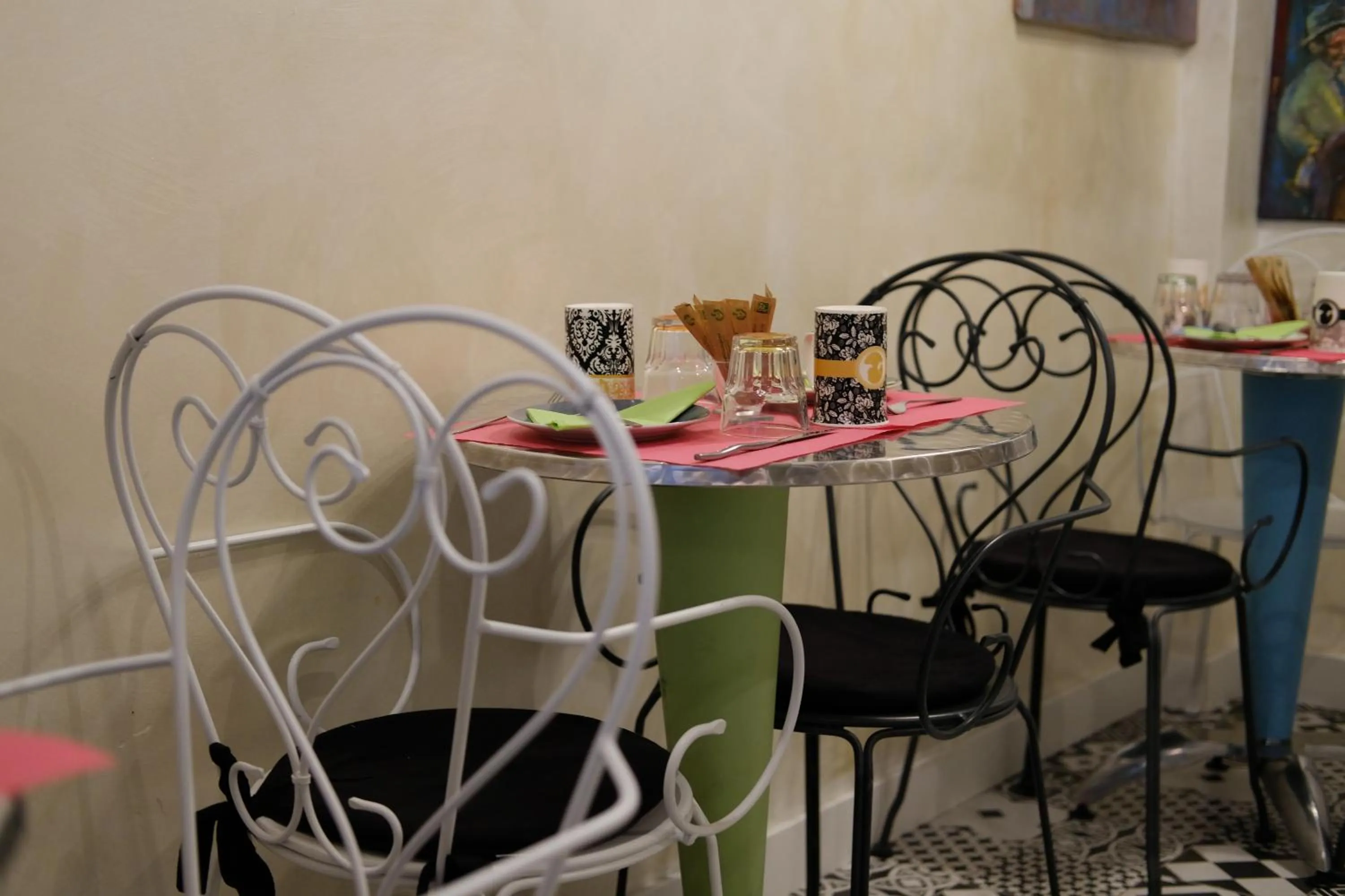 Restaurant/places to eat in Amélie Hotel