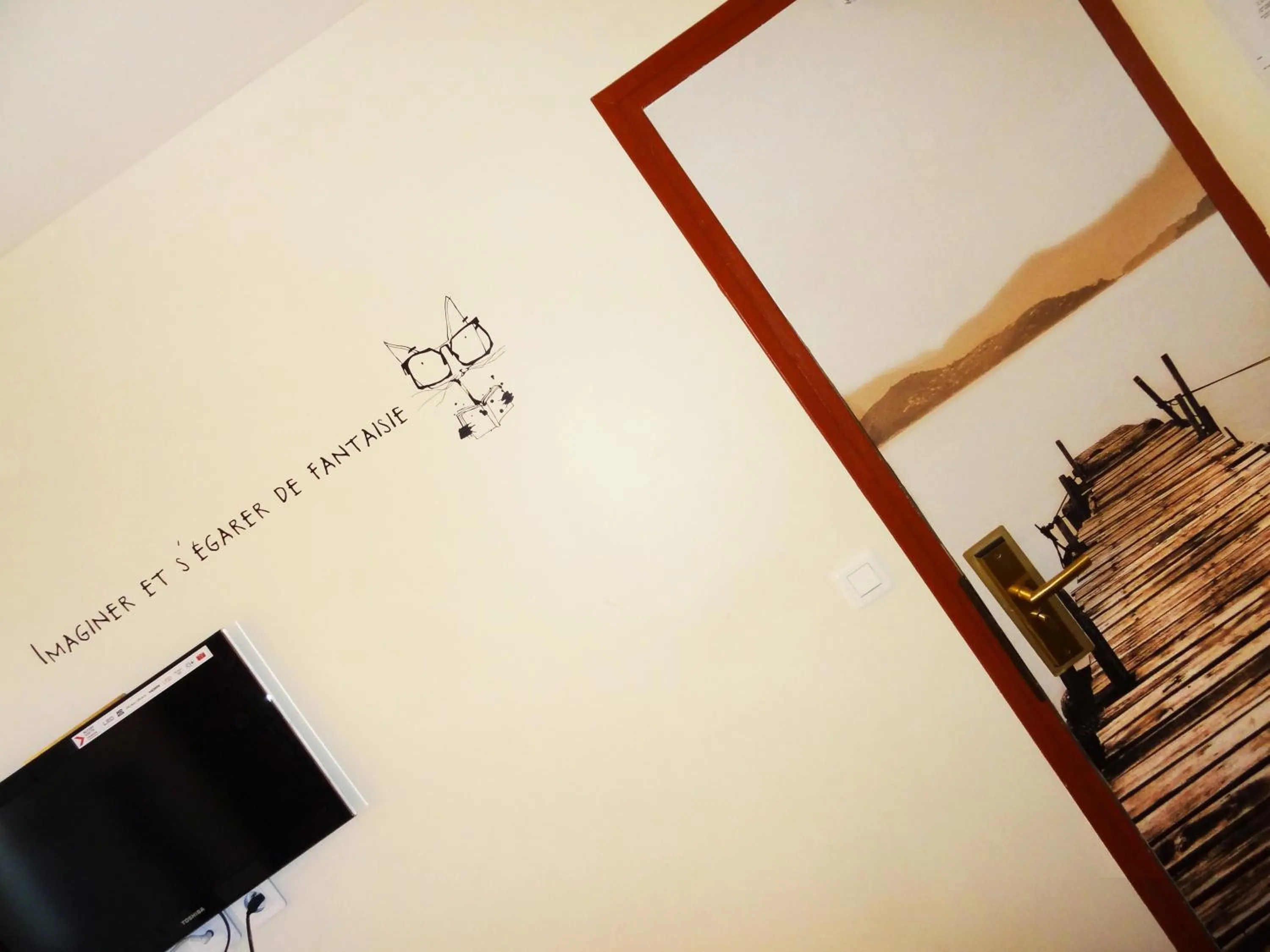 TV and multimedia in Amélie Hotel